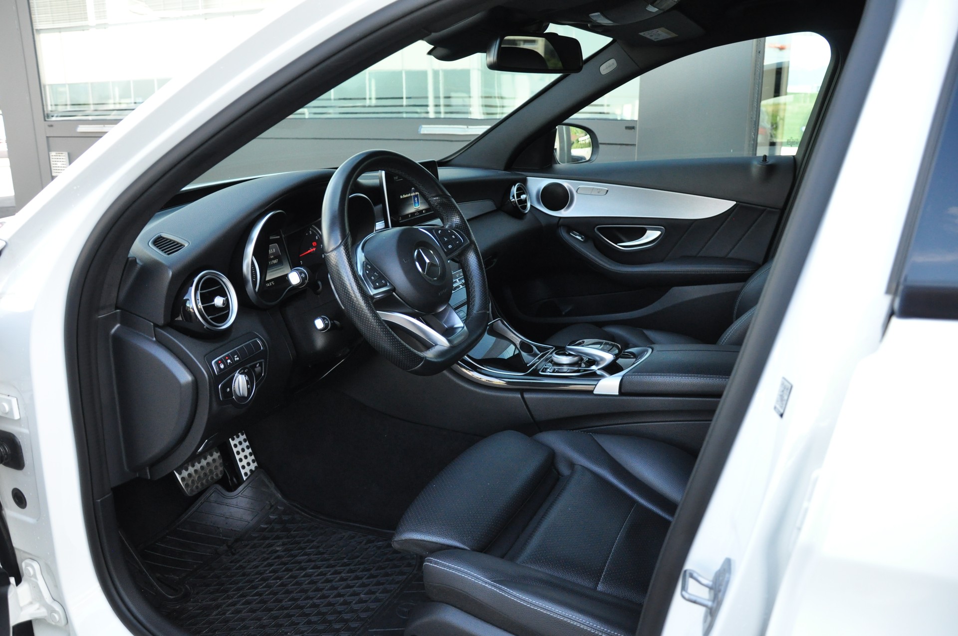 MERCEDES-BENZ C 200 AMG Line 4Matic 9G-Tronic-image-8