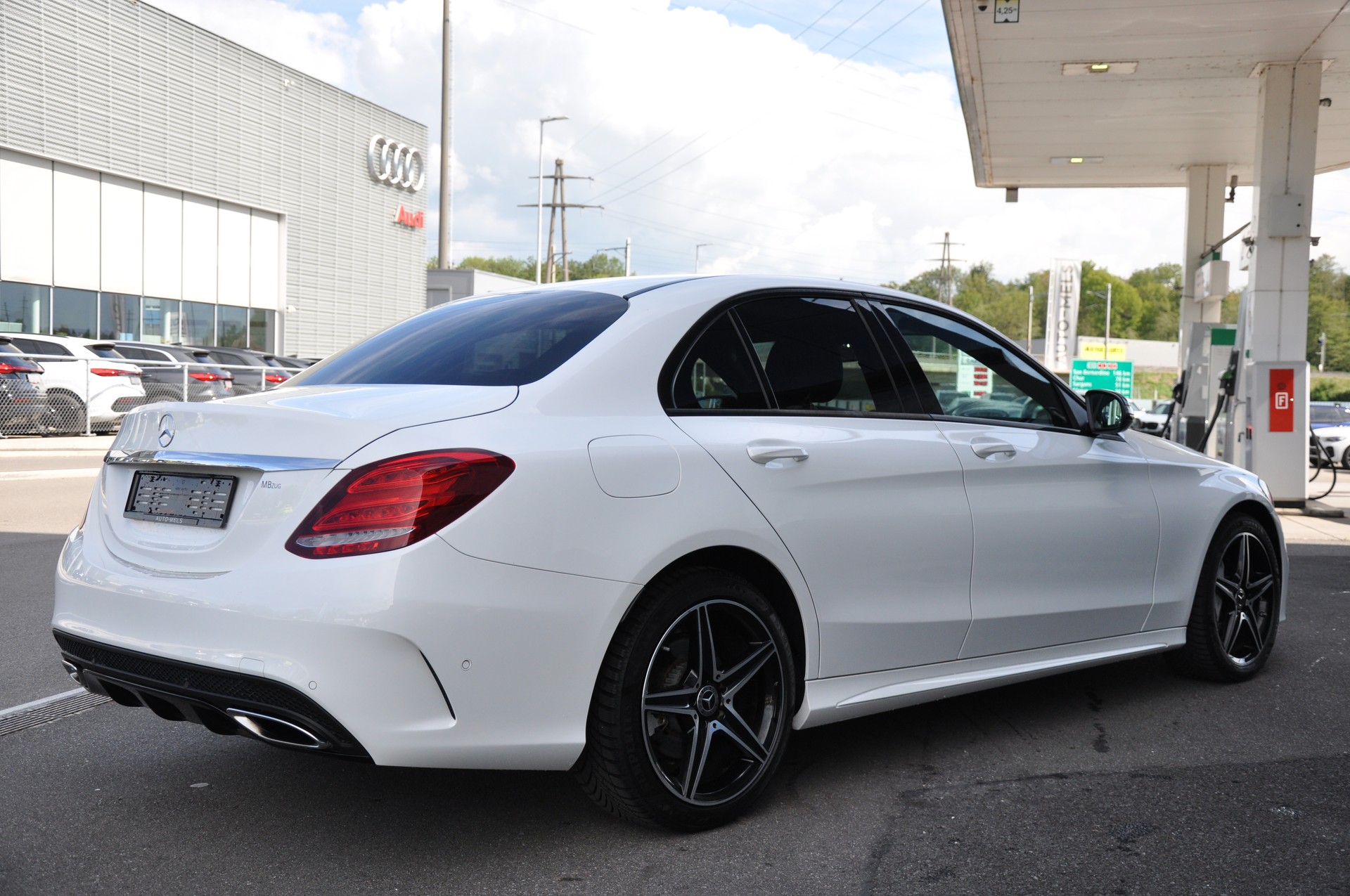 MERCEDES-BENZ C 200 AMG Line 4Matic 9G-Tronic-image-4