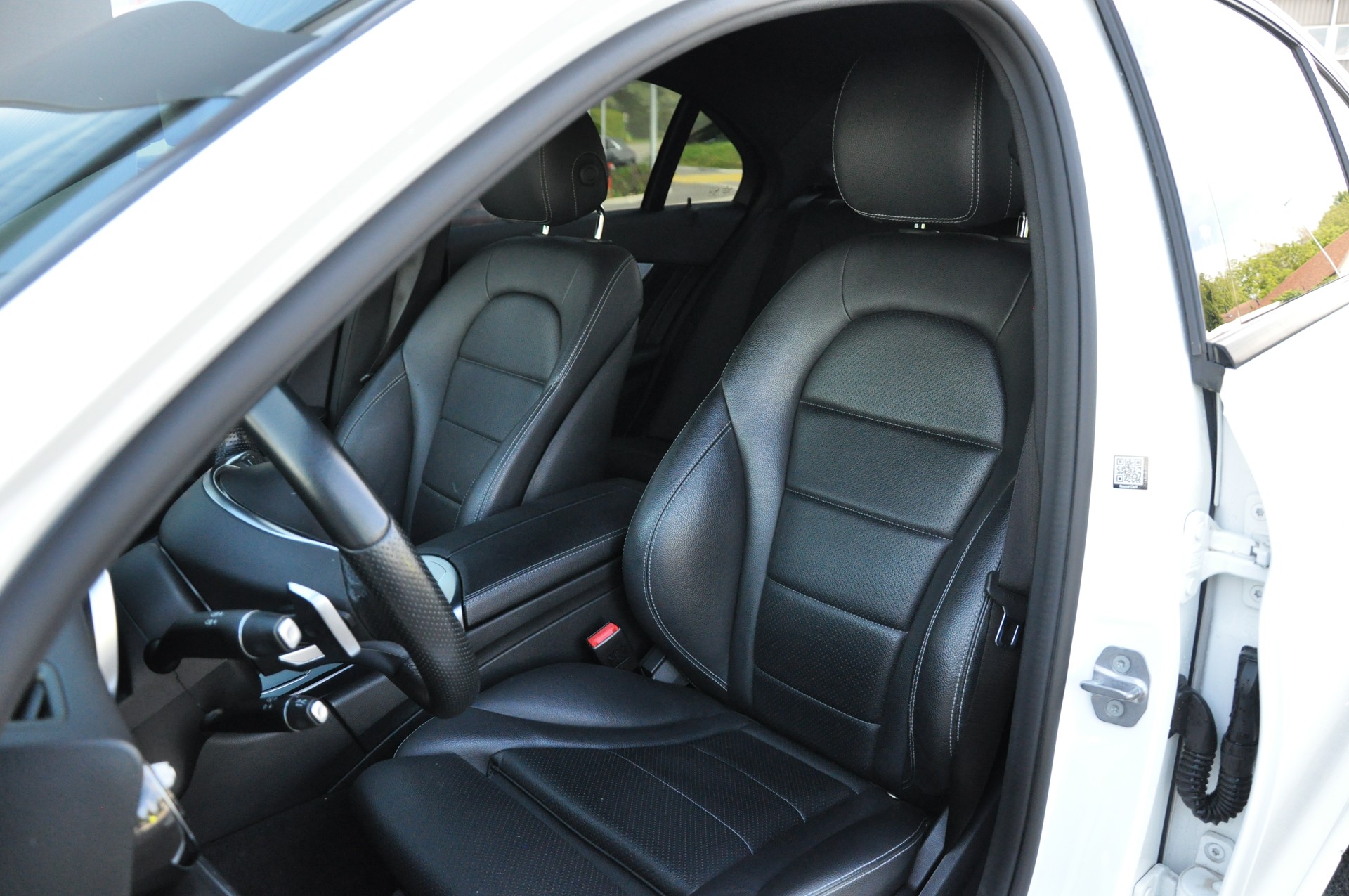 MERCEDES-BENZ C 200 AMG Line 4Matic 9G-Tronic-image-10