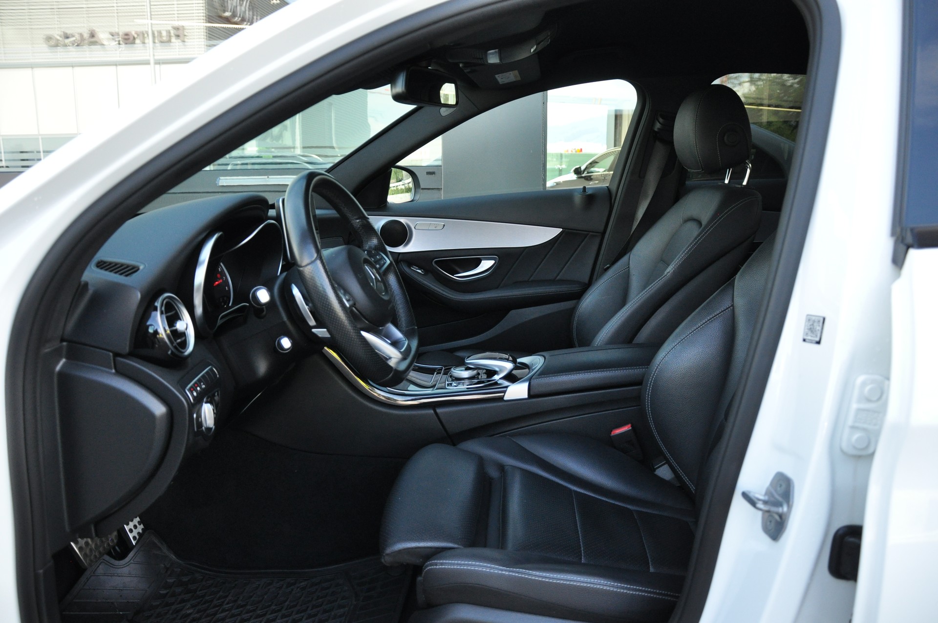 MERCEDES-BENZ C 200 AMG Line 4Matic 9G-Tronic-image-9