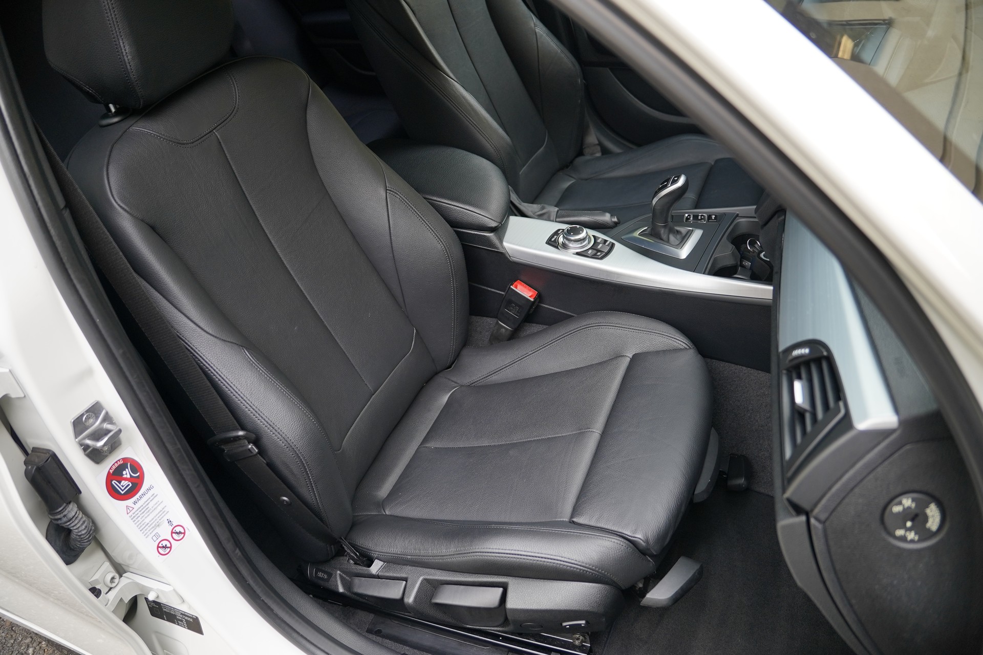 BMW M135i xDrive Steptronic-image-19