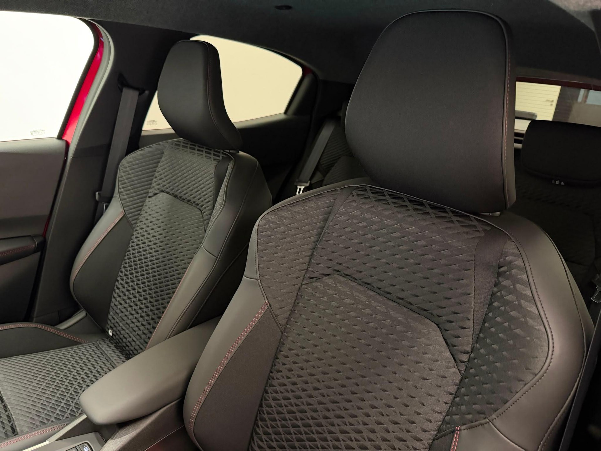 RENAULT Clio 1.8 E-Tech techno-image-13