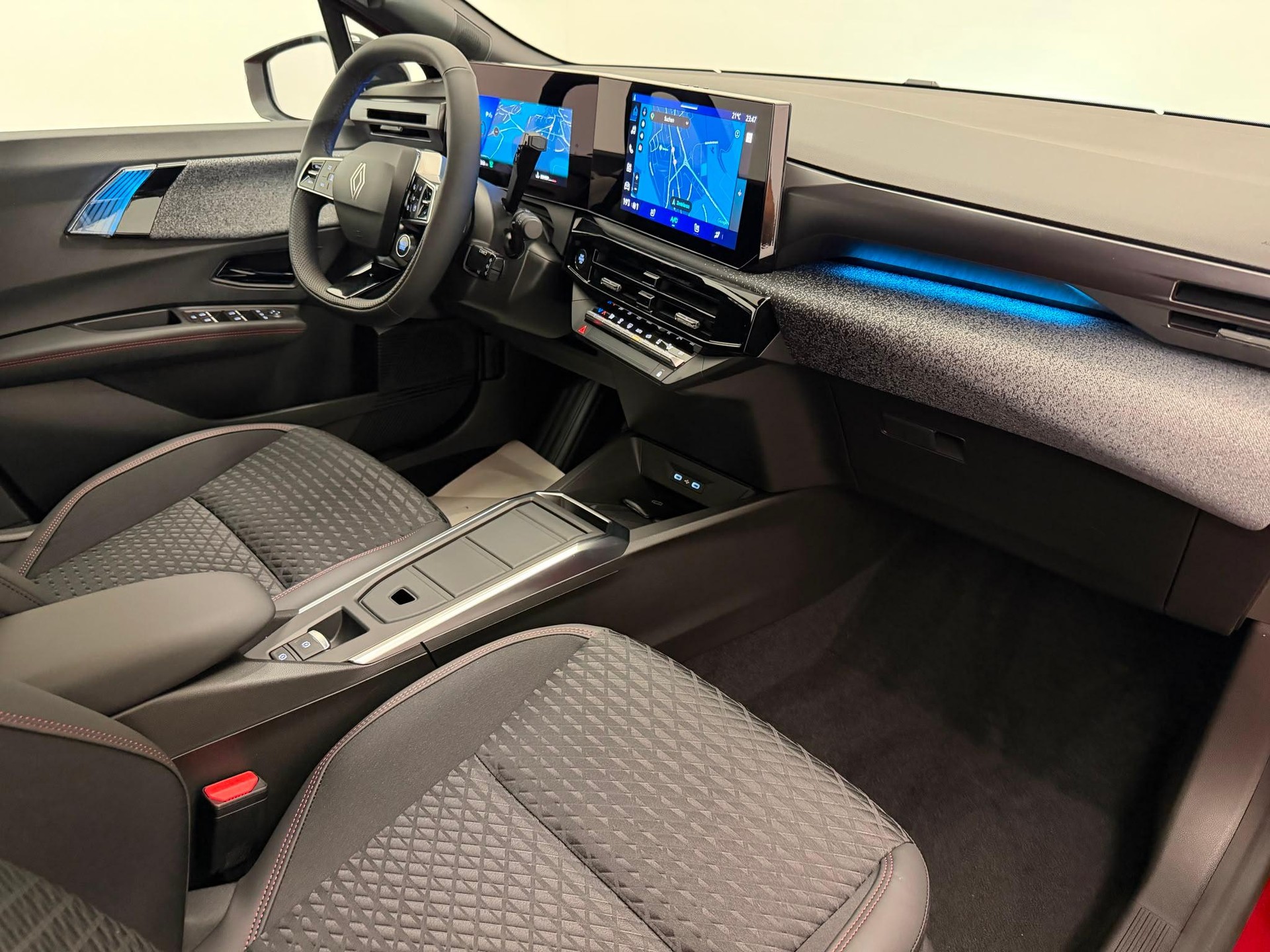 RENAULT Clio 1.8 E-Tech techno-image-10