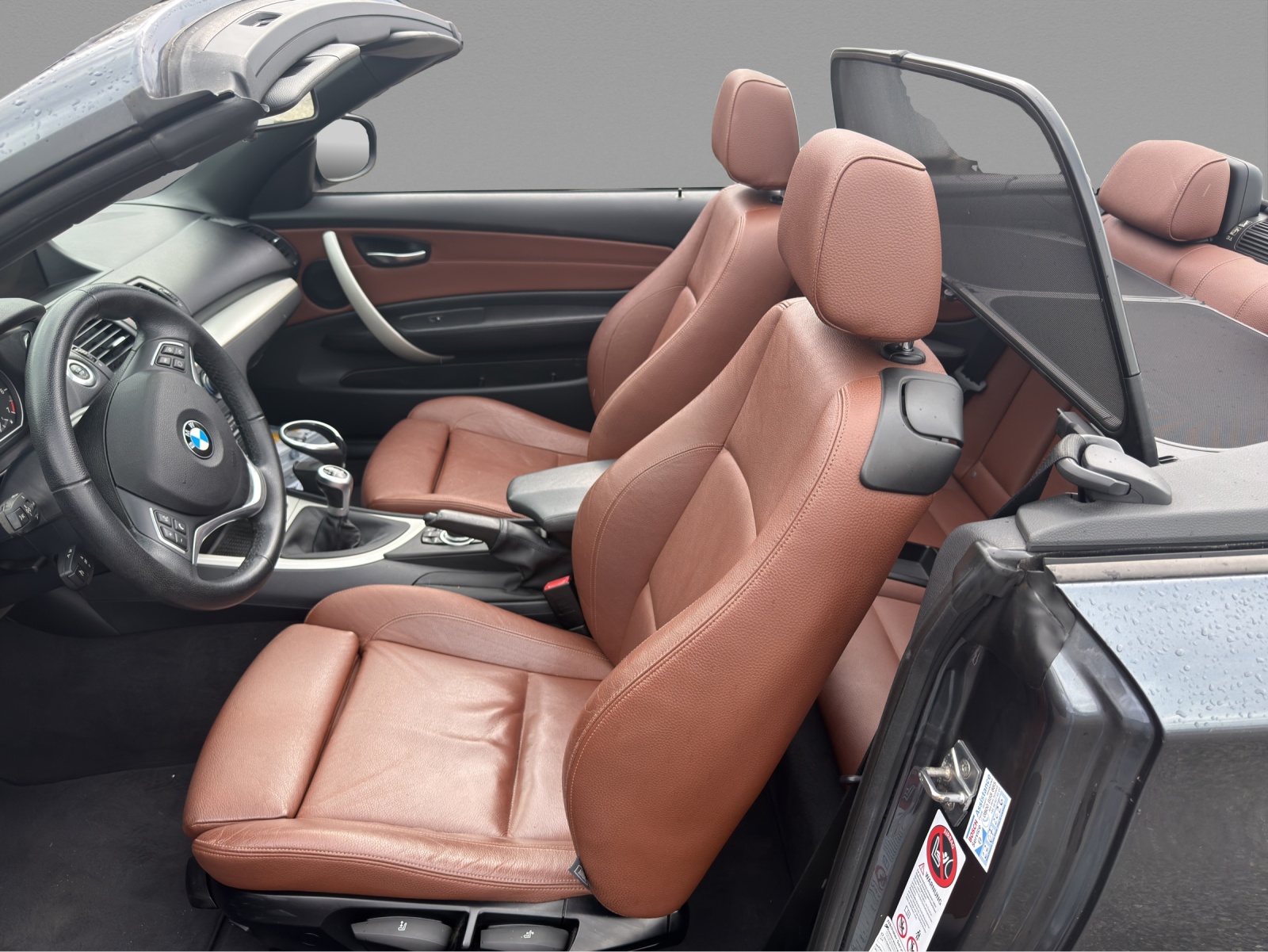 BMW 118i Cabrio-image-6