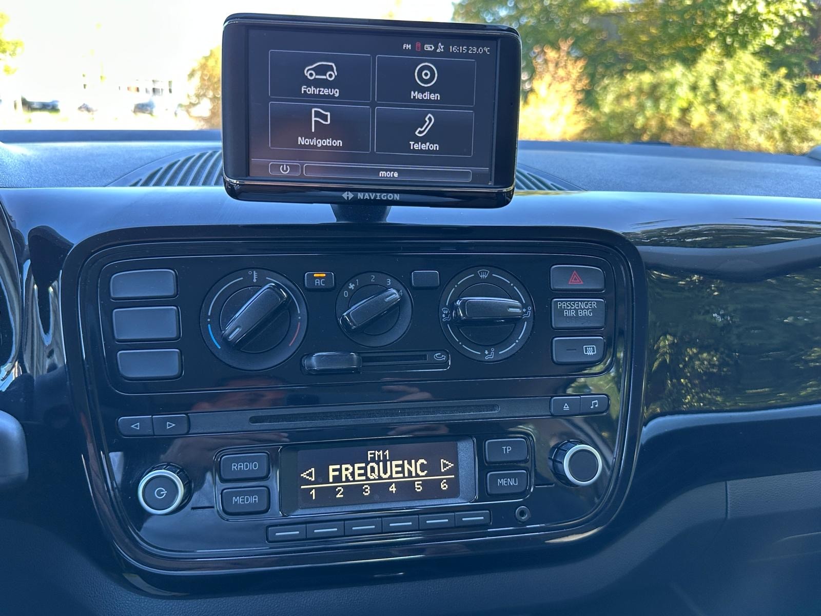 VW Up 1.0 high up-image-7
