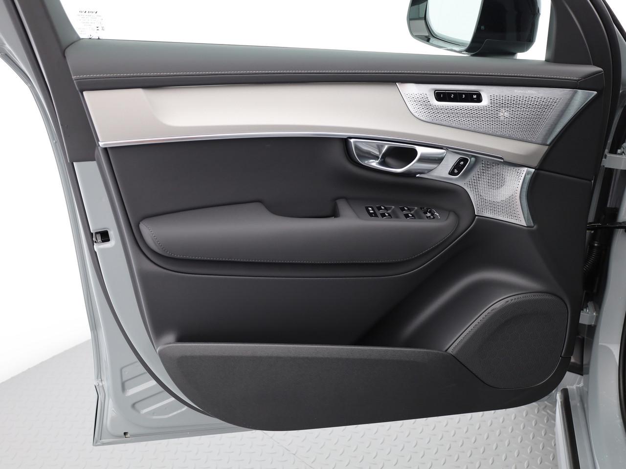 VOLVO XC90 2.0 T8 TE Black Edition eAWD-image-16