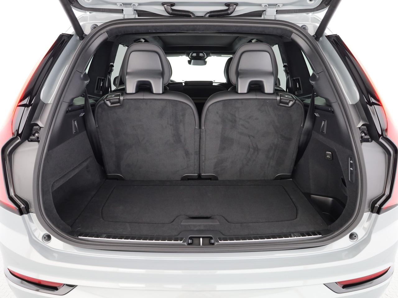 VOLVO XC90 2.0 T8 TE Black Edition eAWD-image-13