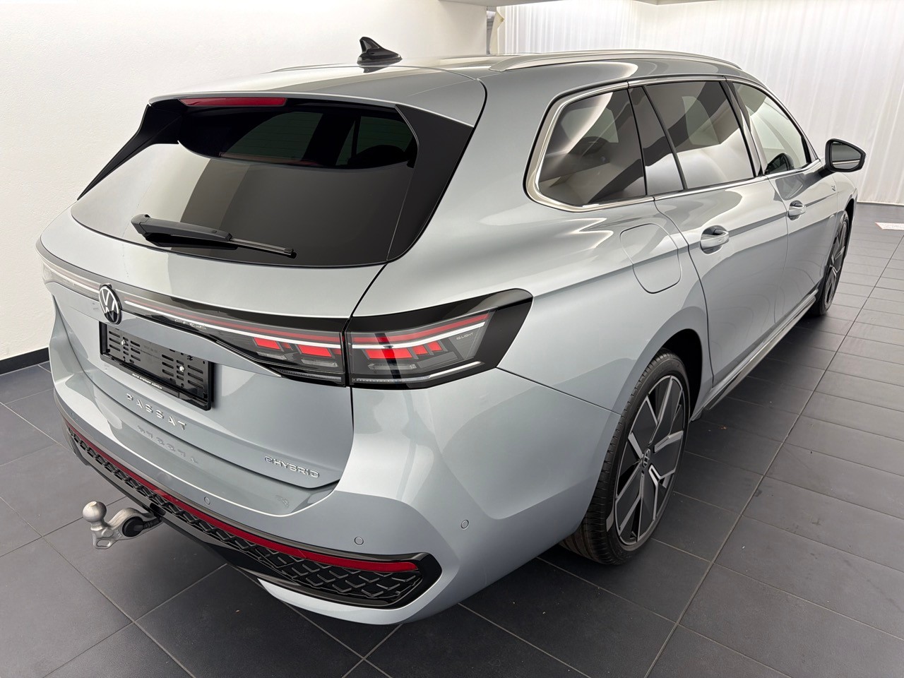 VW Passat 1.5TSI PHEV R-Line-showroom-element-2