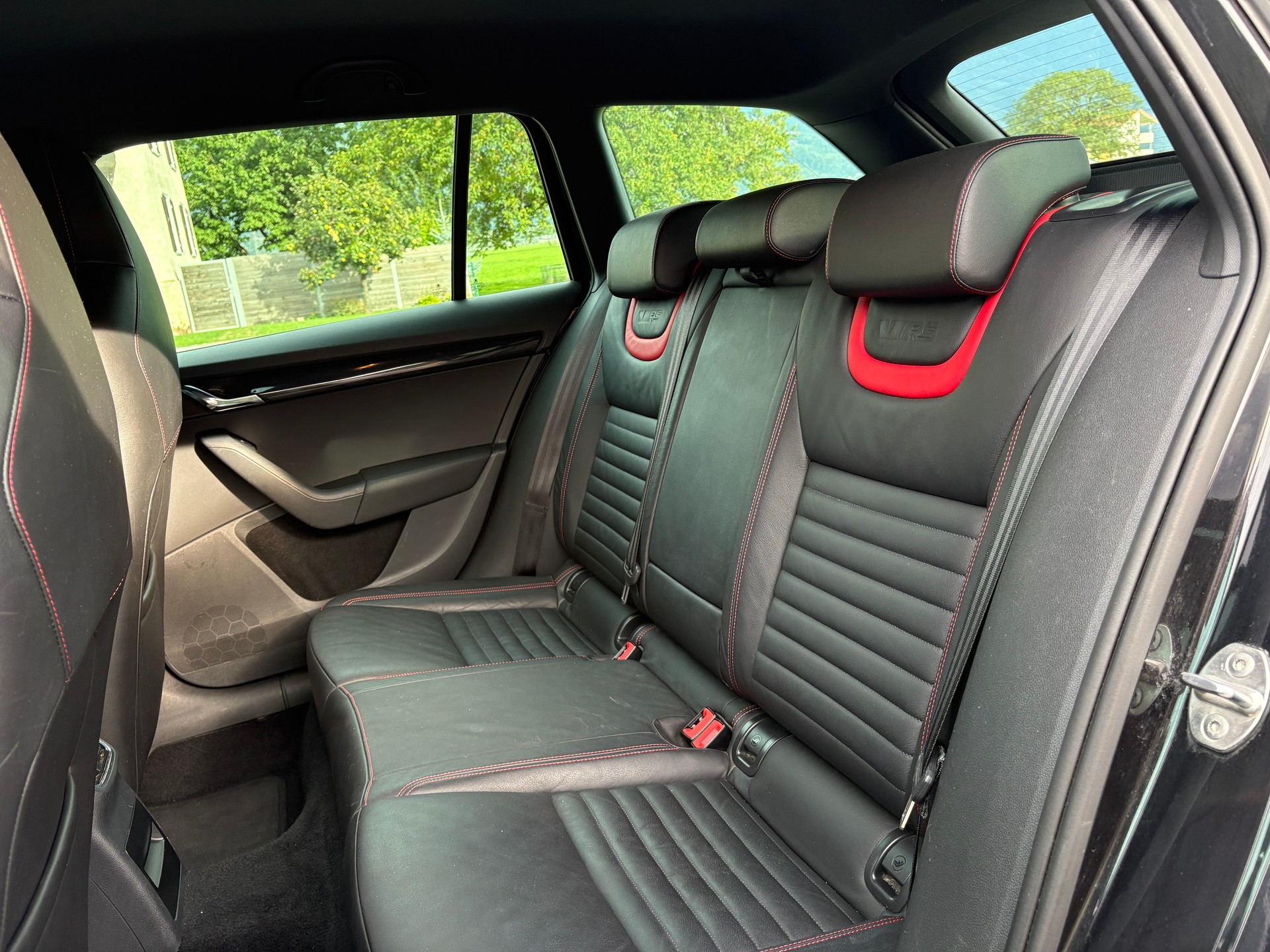 SKODA Octavia Combi 2.0 TDI RS 4x4 DSG-image-8