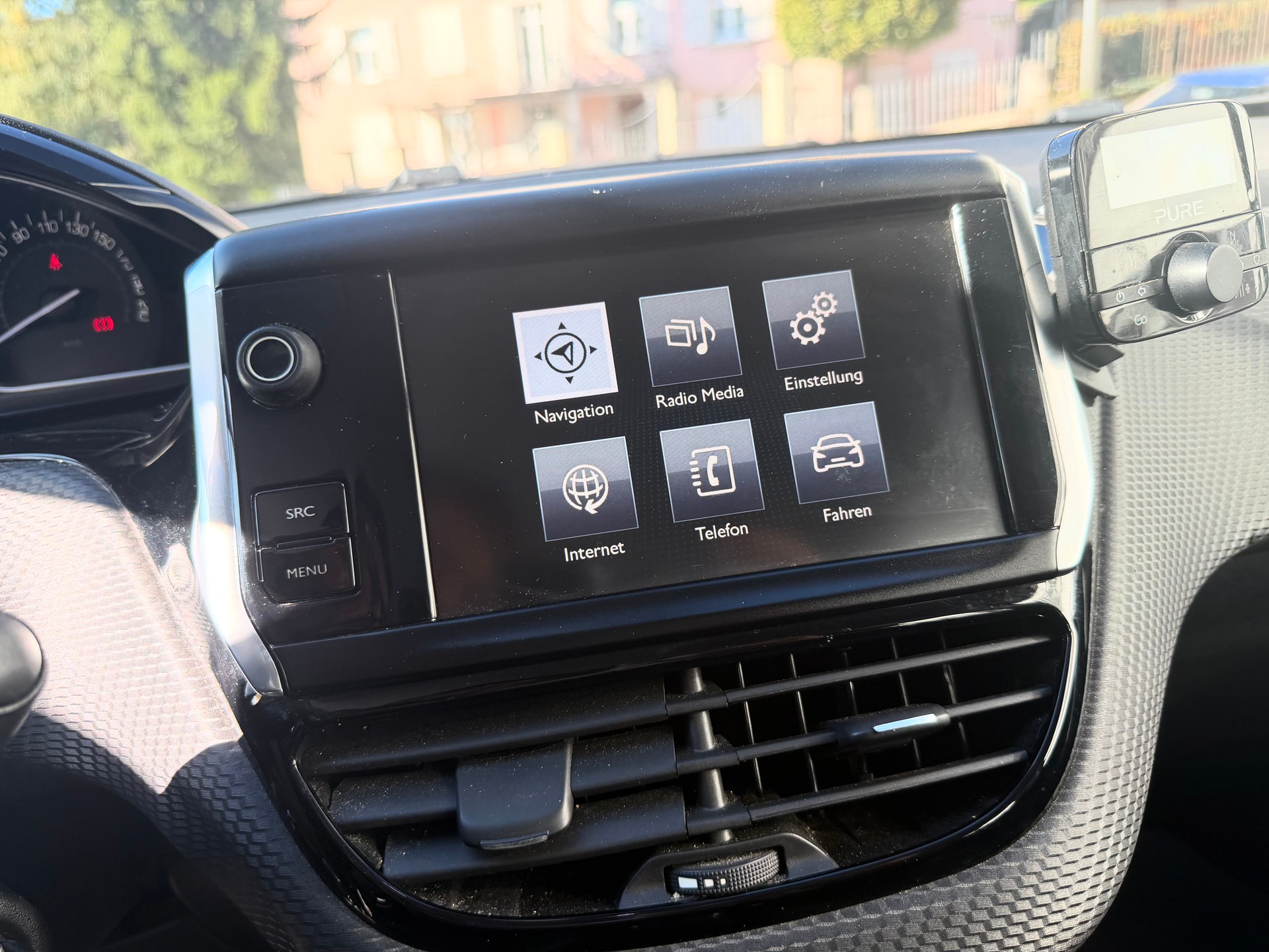 PEUGEOT 2008 1.2 PureTech Allure-image-10