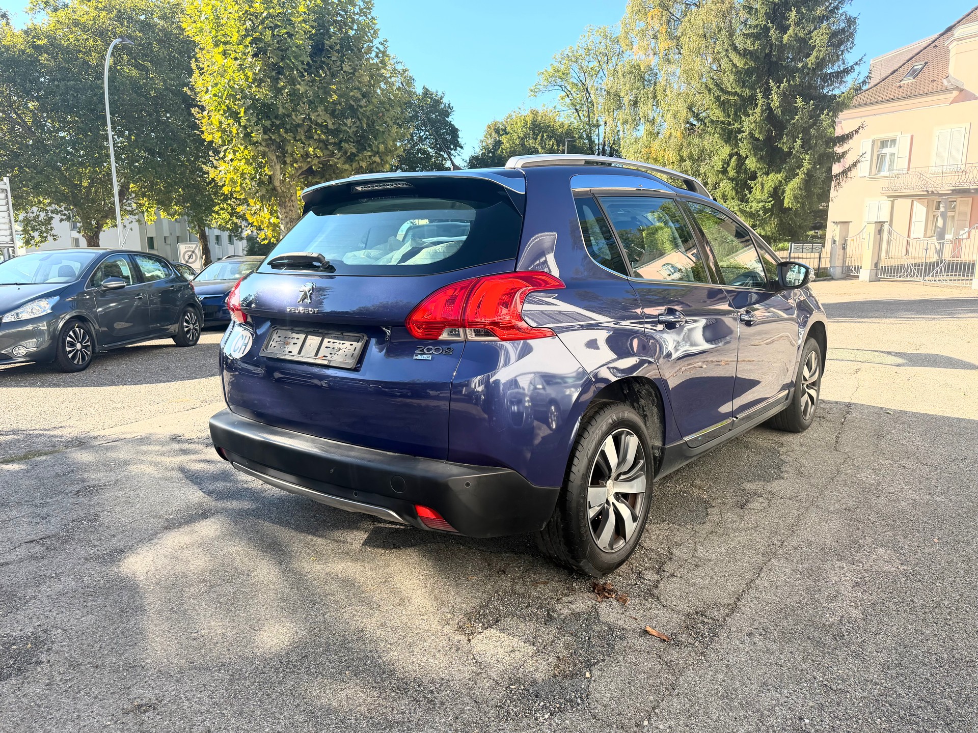 PEUGEOT 2008 1.2 PureTech Allure-image-3
