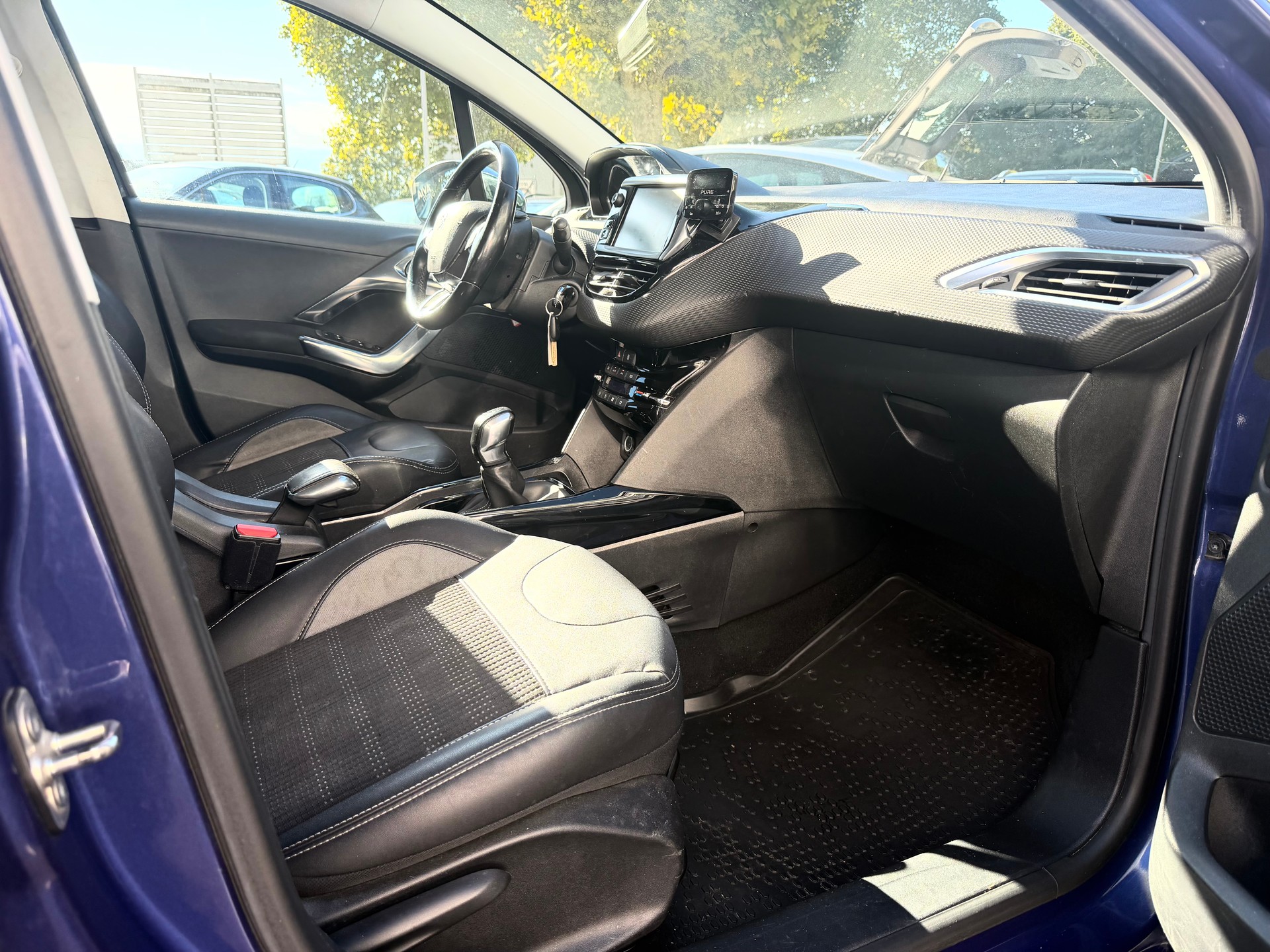 PEUGEOT 2008 1.2 PureTech Allure-image-11