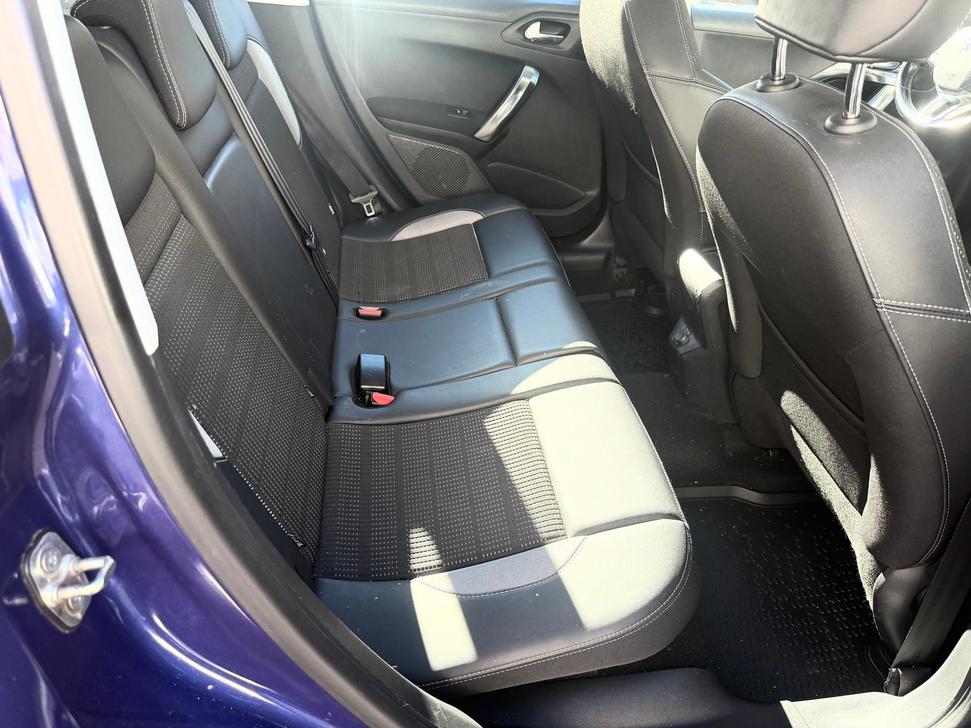 PEUGEOT 2008 1.2 PureTech Allure-image-14