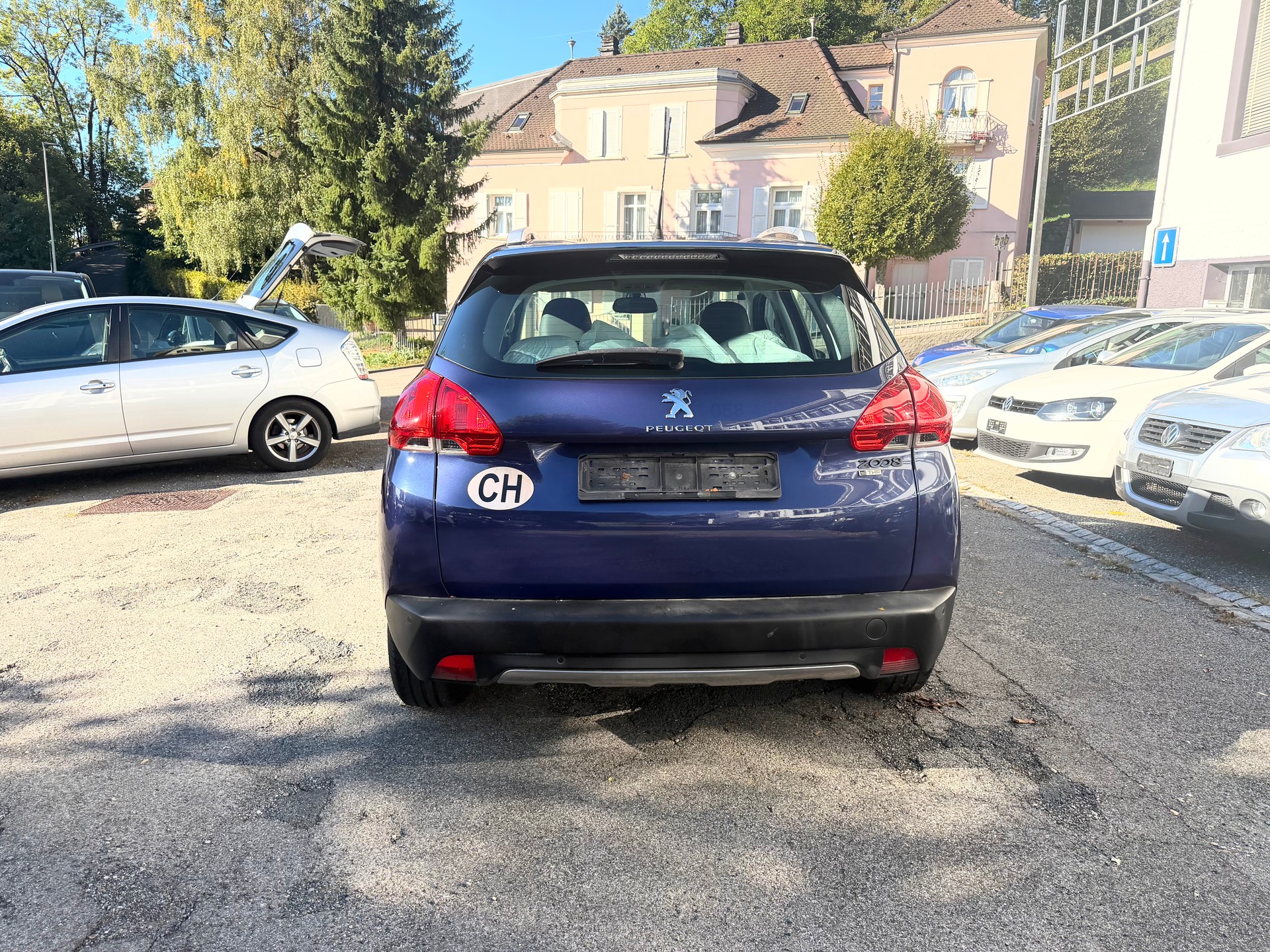 PEUGEOT 2008 1.2 PureTech Allure-image-4