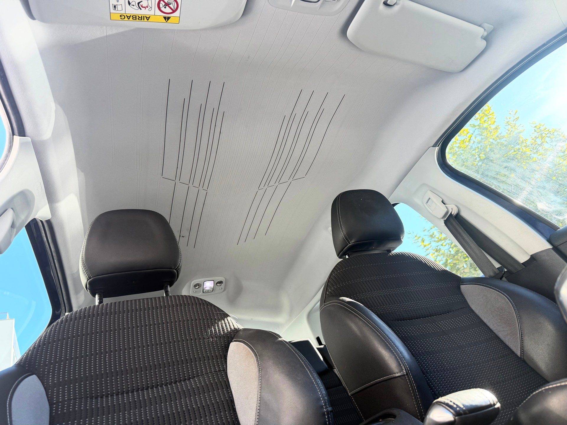PEUGEOT 2008 1.2 PureTech Allure-image-12