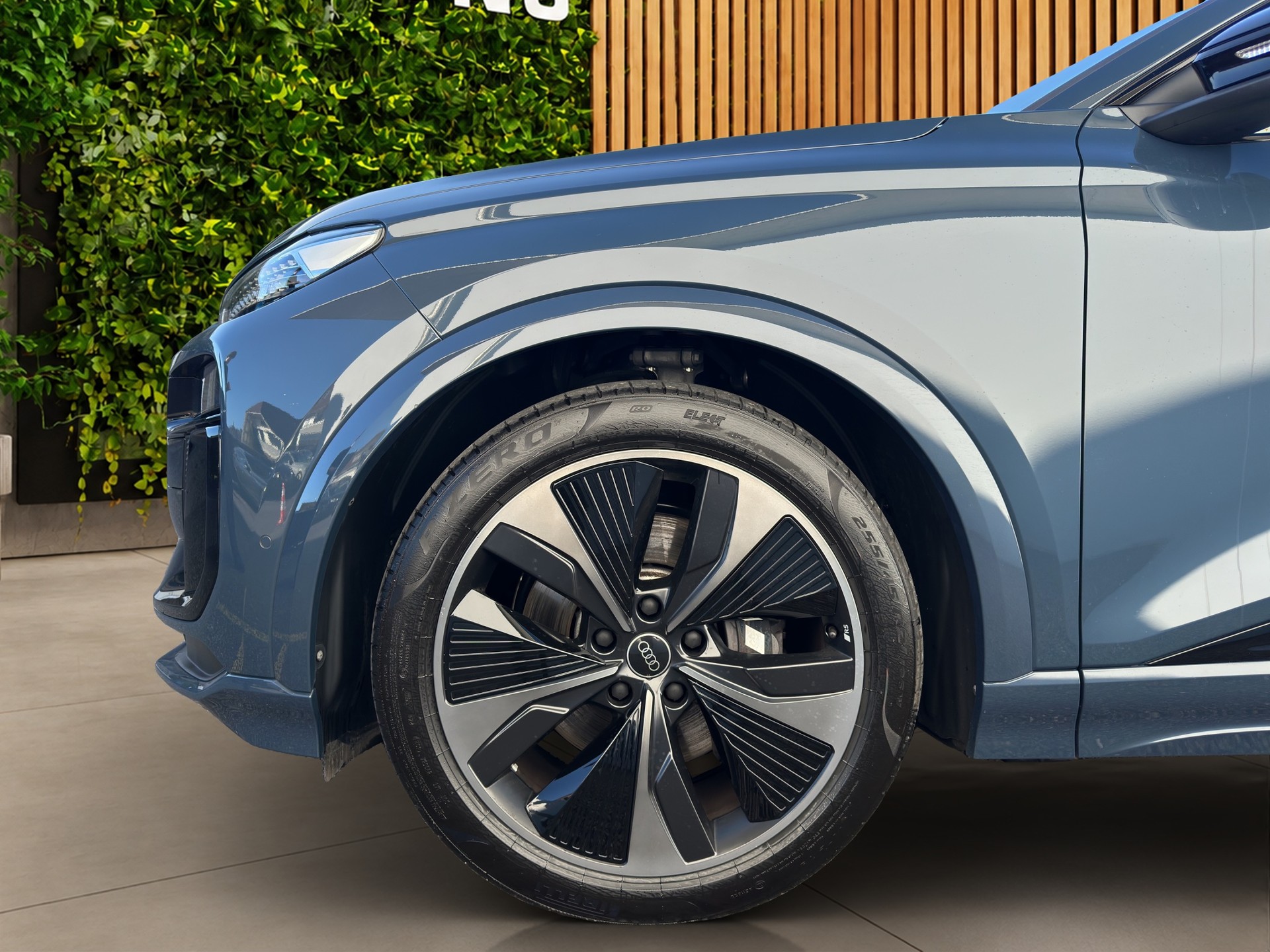 AUDI SQ6 e-tron quattro-image-8