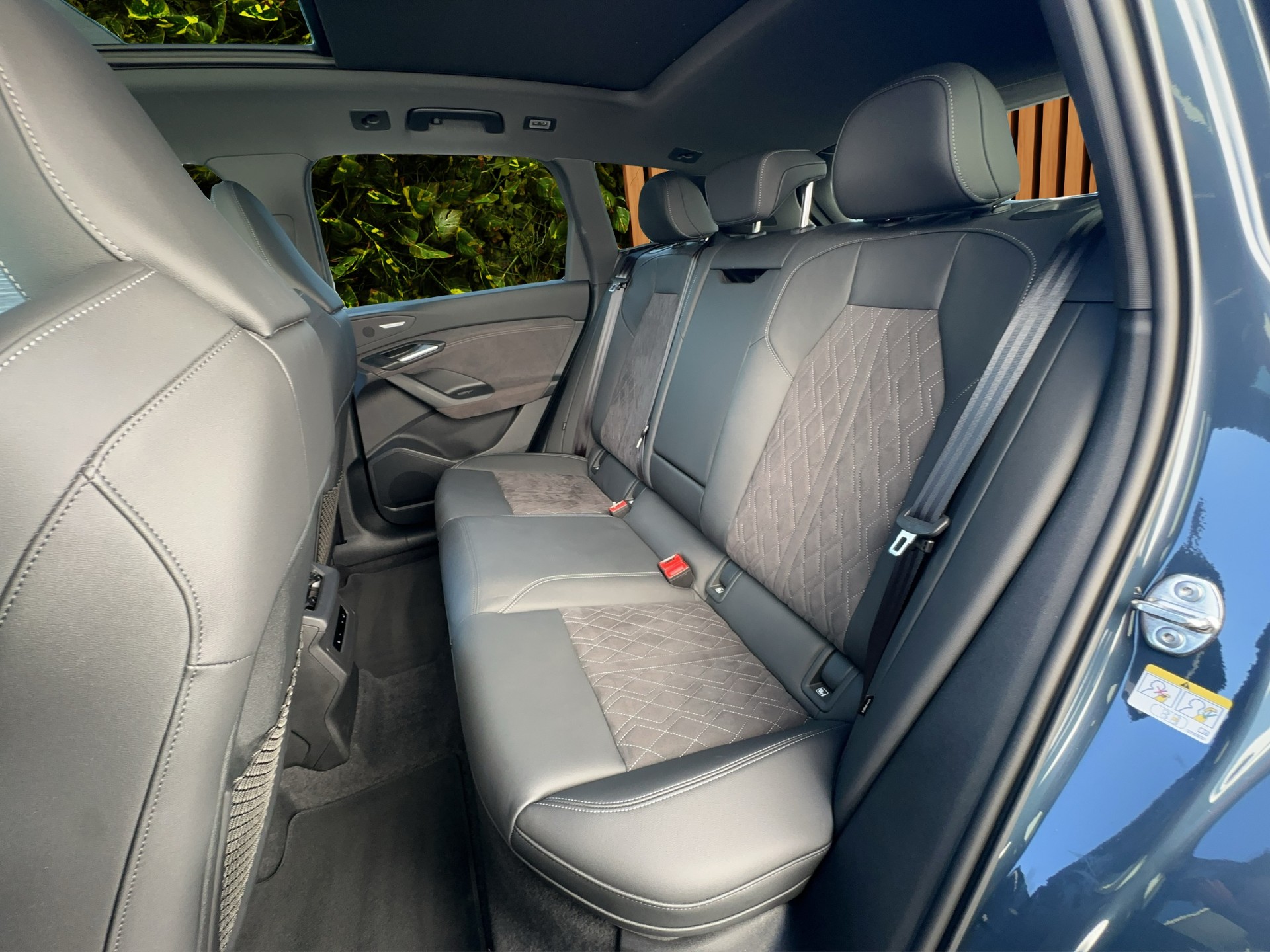 AUDI SQ6 e-tron quattro-image-14