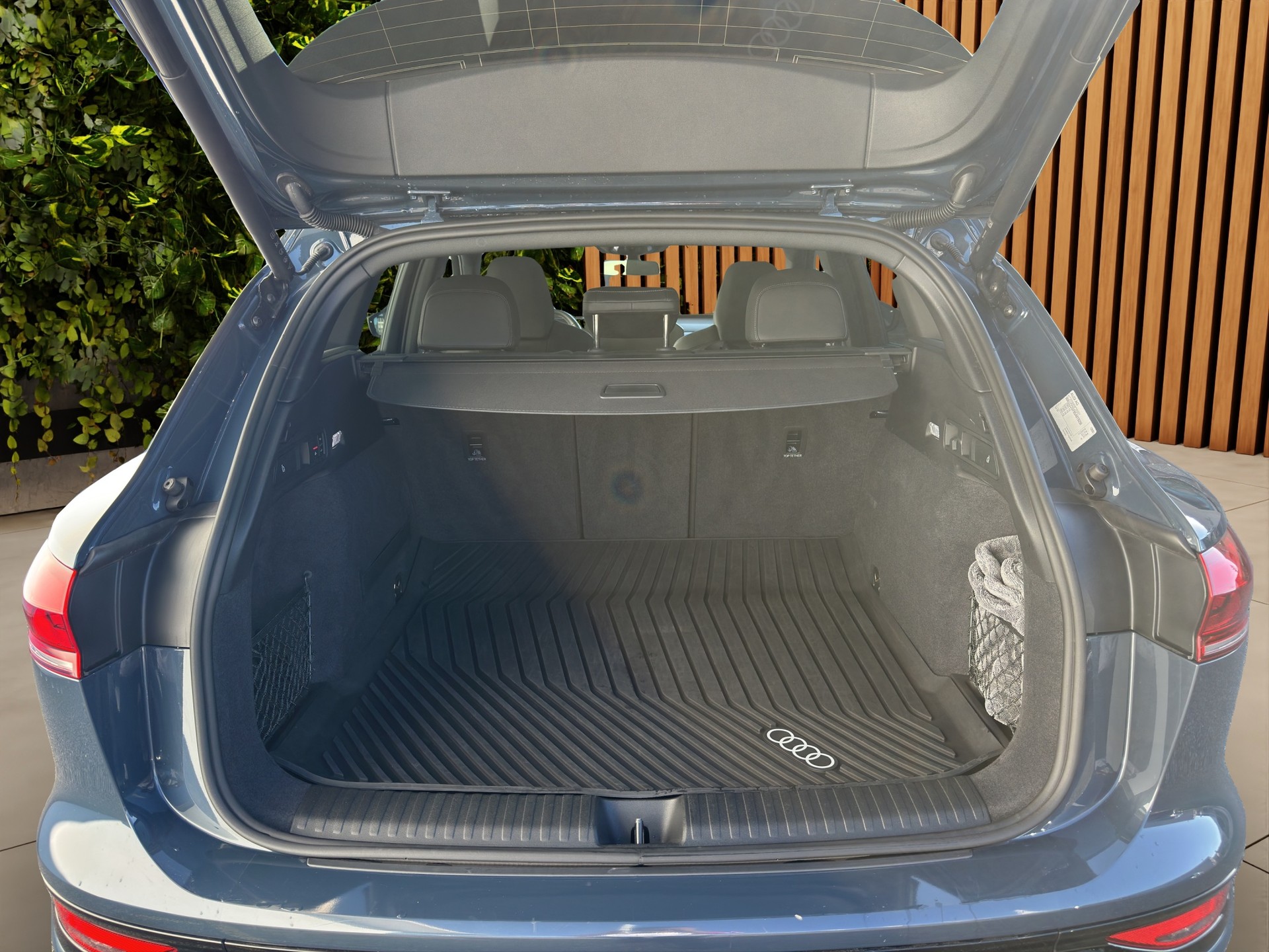 AUDI SQ6 e-tron quattro-image-15
