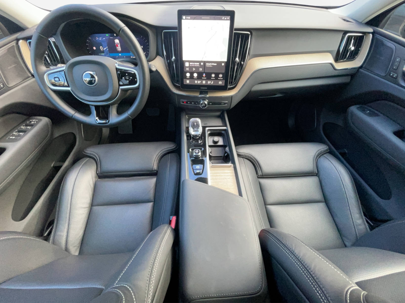 VOLVO XC60 2.0 B5 MH Plus Dark AWD-image-10