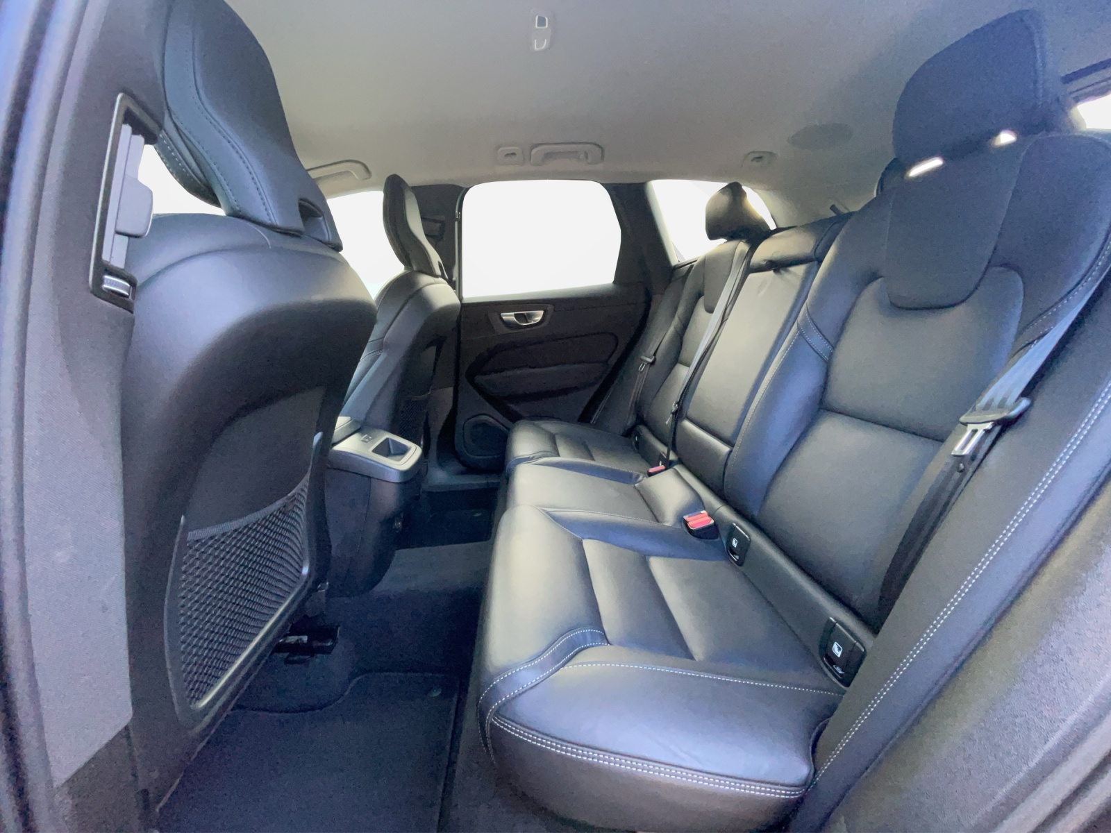 VOLVO XC60 2.0 B5 MH Plus Dark AWD-image-13