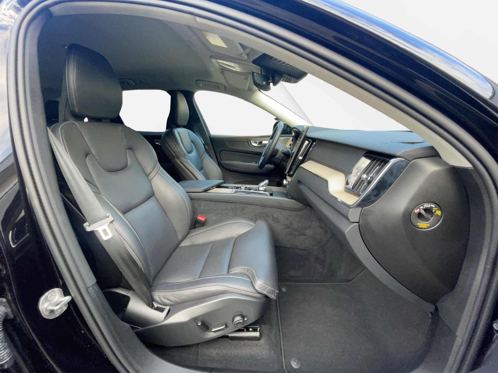 VOLVO XC60 2.0 B5 MH Plus Dark AWD-image-17