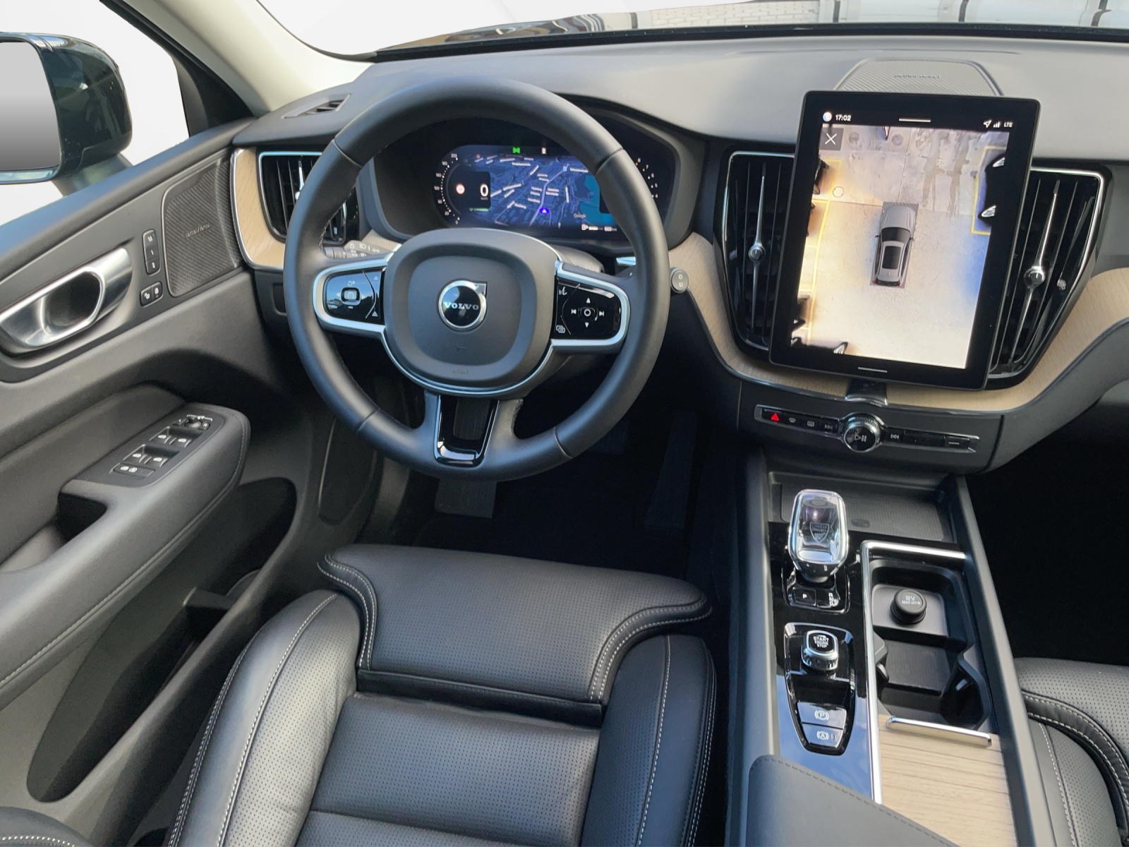VOLVO XC60 2.0 B5 MH Plus Dark AWD-image-12