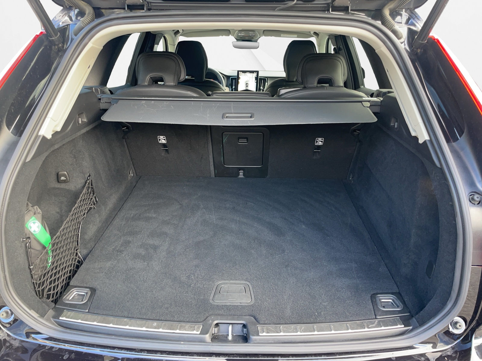 VOLVO XC60 2.0 B5 MH Plus Dark AWD-image-14