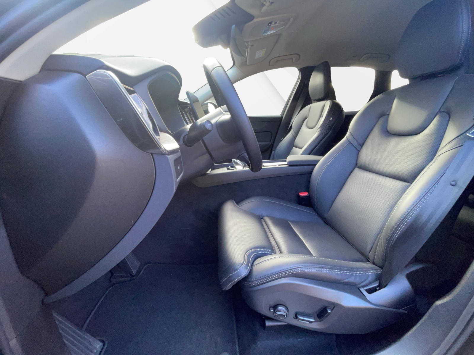 VOLVO XC60 2.0 B5 MH Plus Dark AWD-image-9