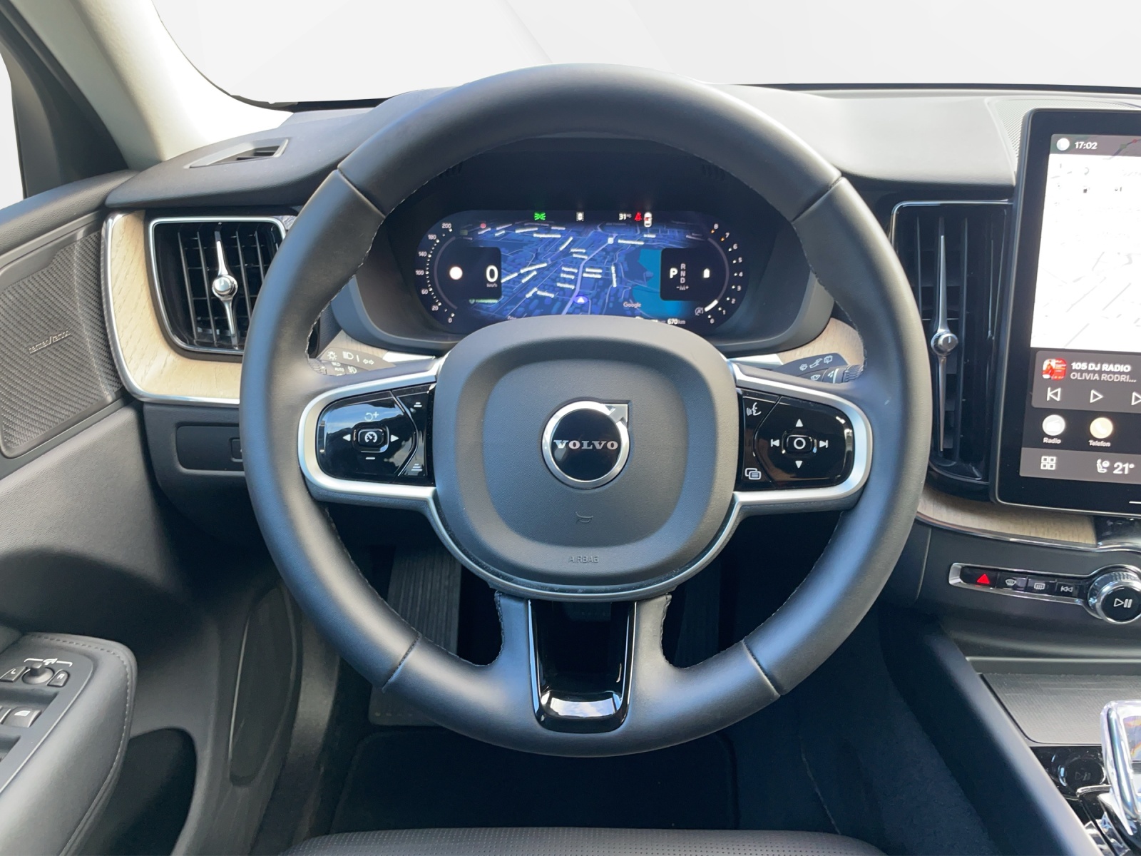 VOLVO XC60 2.0 B5 MH Plus Dark AWD-image-11