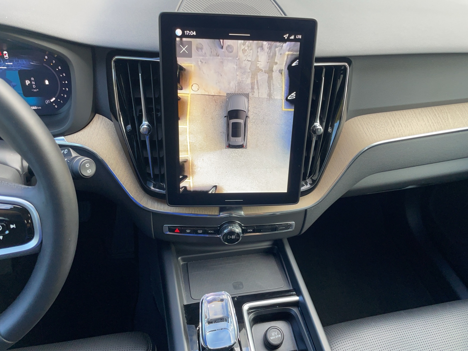VOLVO XC60 2.0 B5 MH Plus Dark AWD-image-16