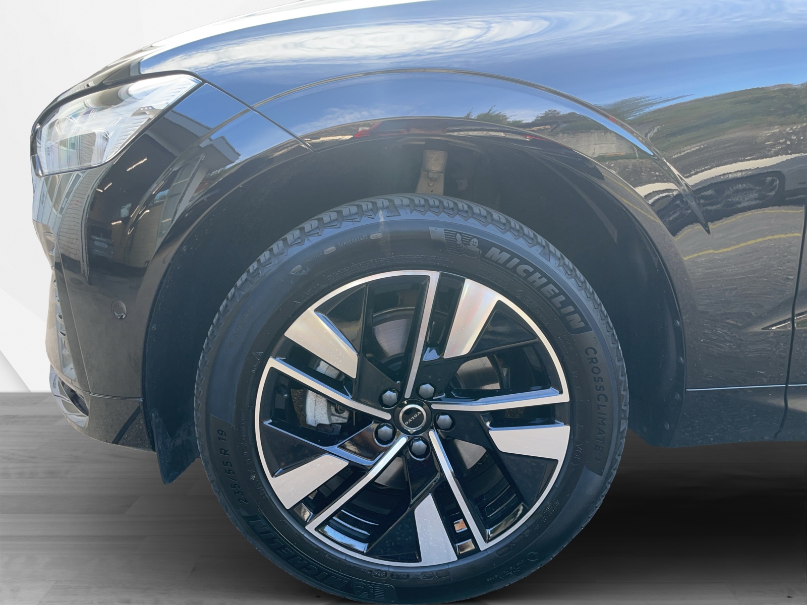 VOLVO XC60 2.0 B5 MH Plus Dark AWD-image-8