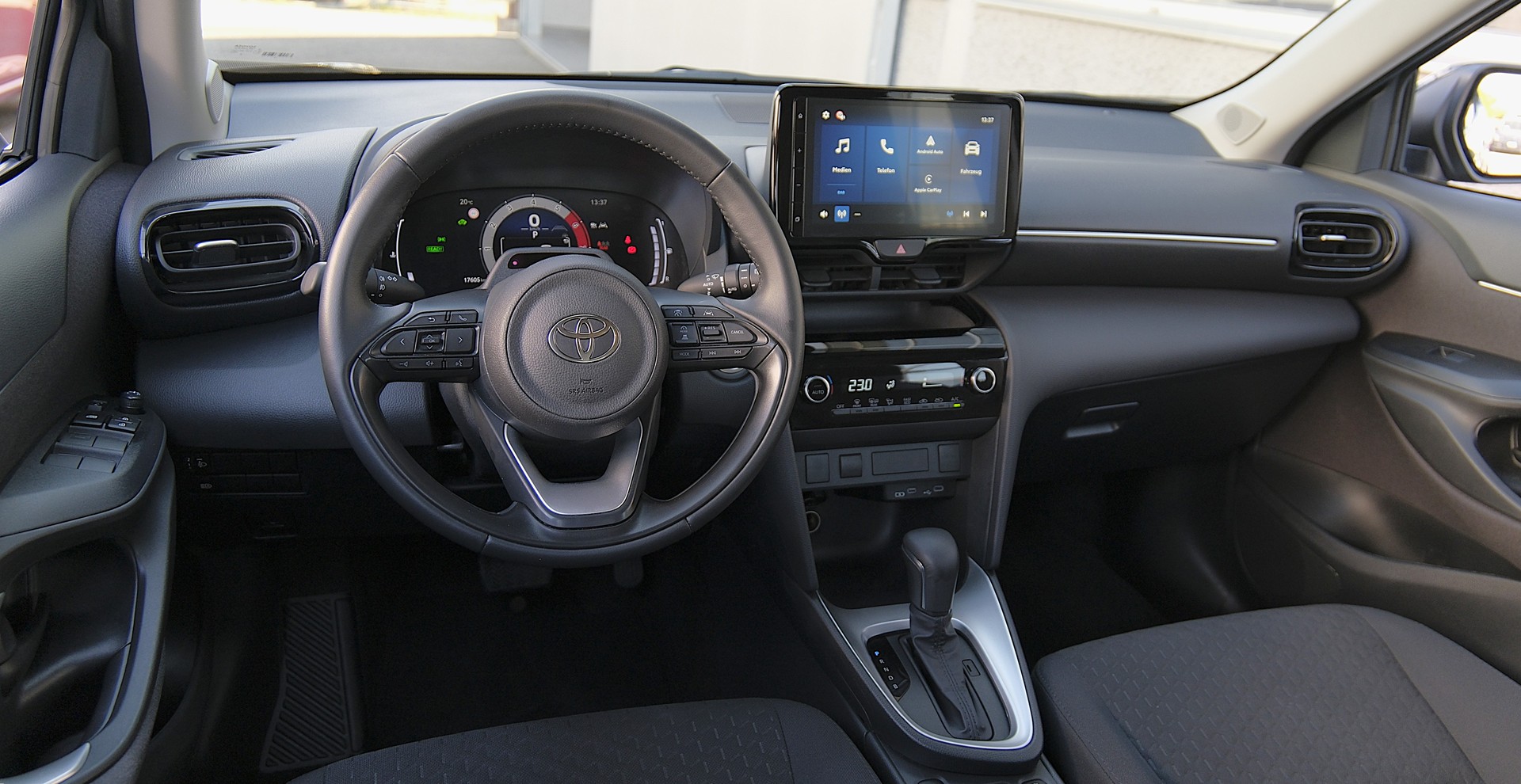 TOYOTA Yaris Cross 1.5 Trend e-CVT-image-13