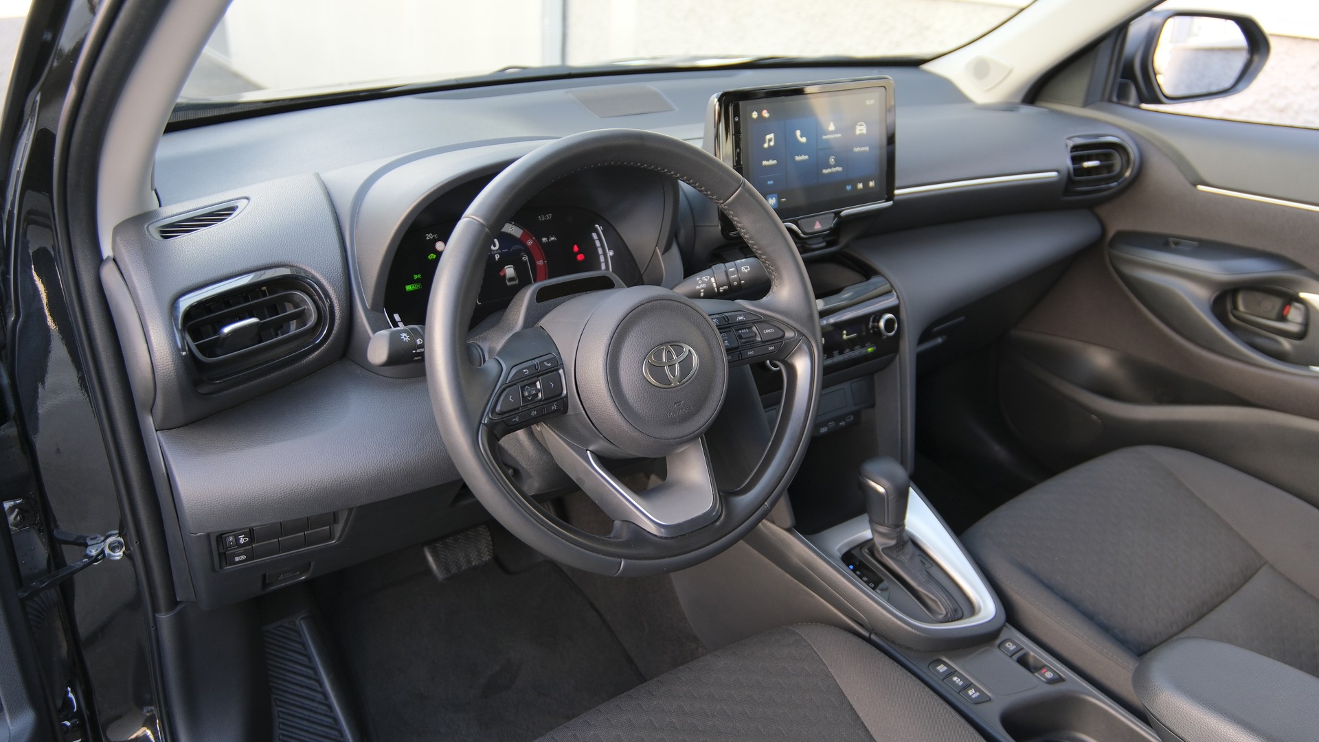 TOYOTA Yaris Cross 1.5 Trend e-CVT-image-14