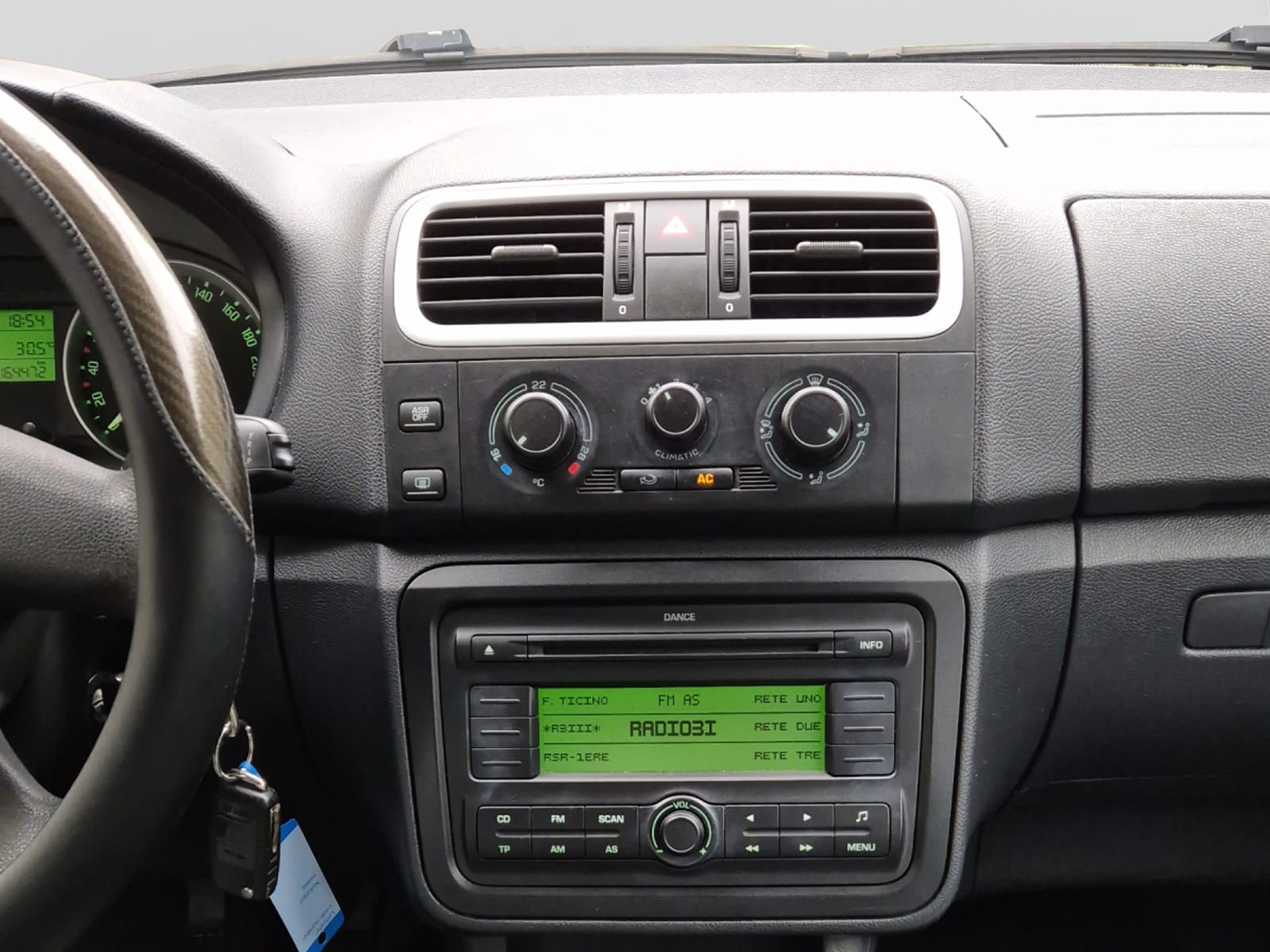 SKODA Fabia 1.2 Entry-image-10