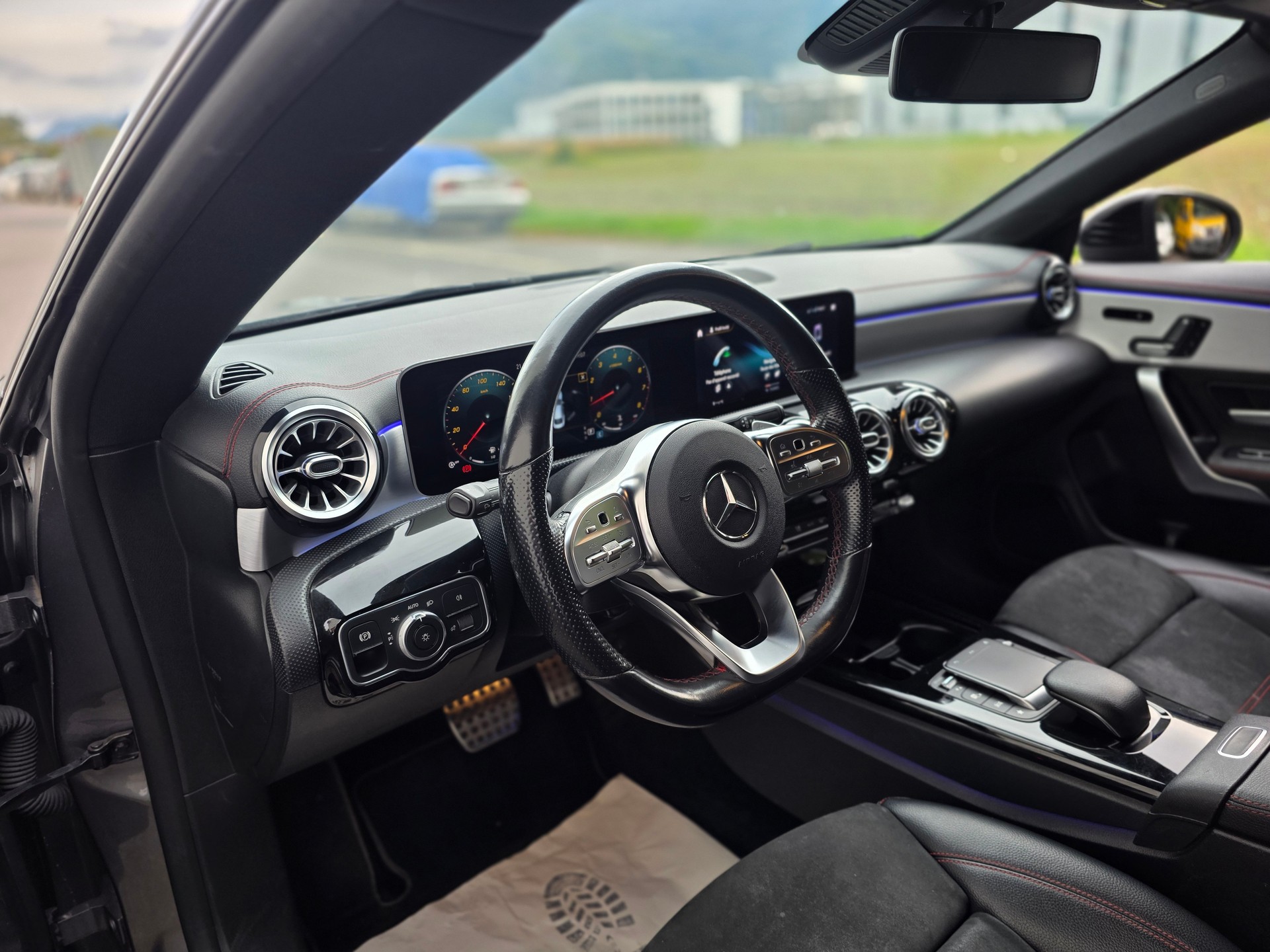 MERCEDES-BENZ CLA 200 AMG Line 7G-DCT-image-2