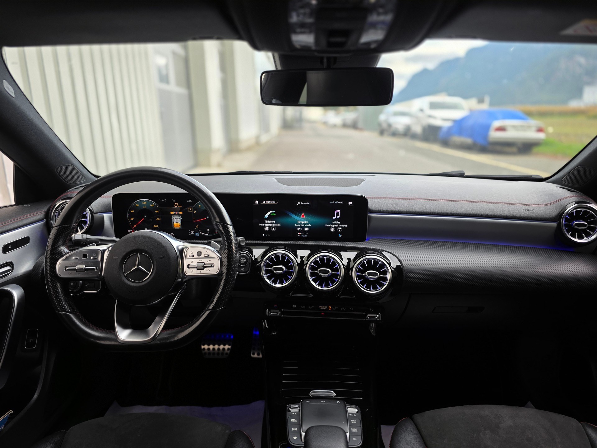 MERCEDES-BENZ CLA 200 AMG Line 7G-DCT-image-3