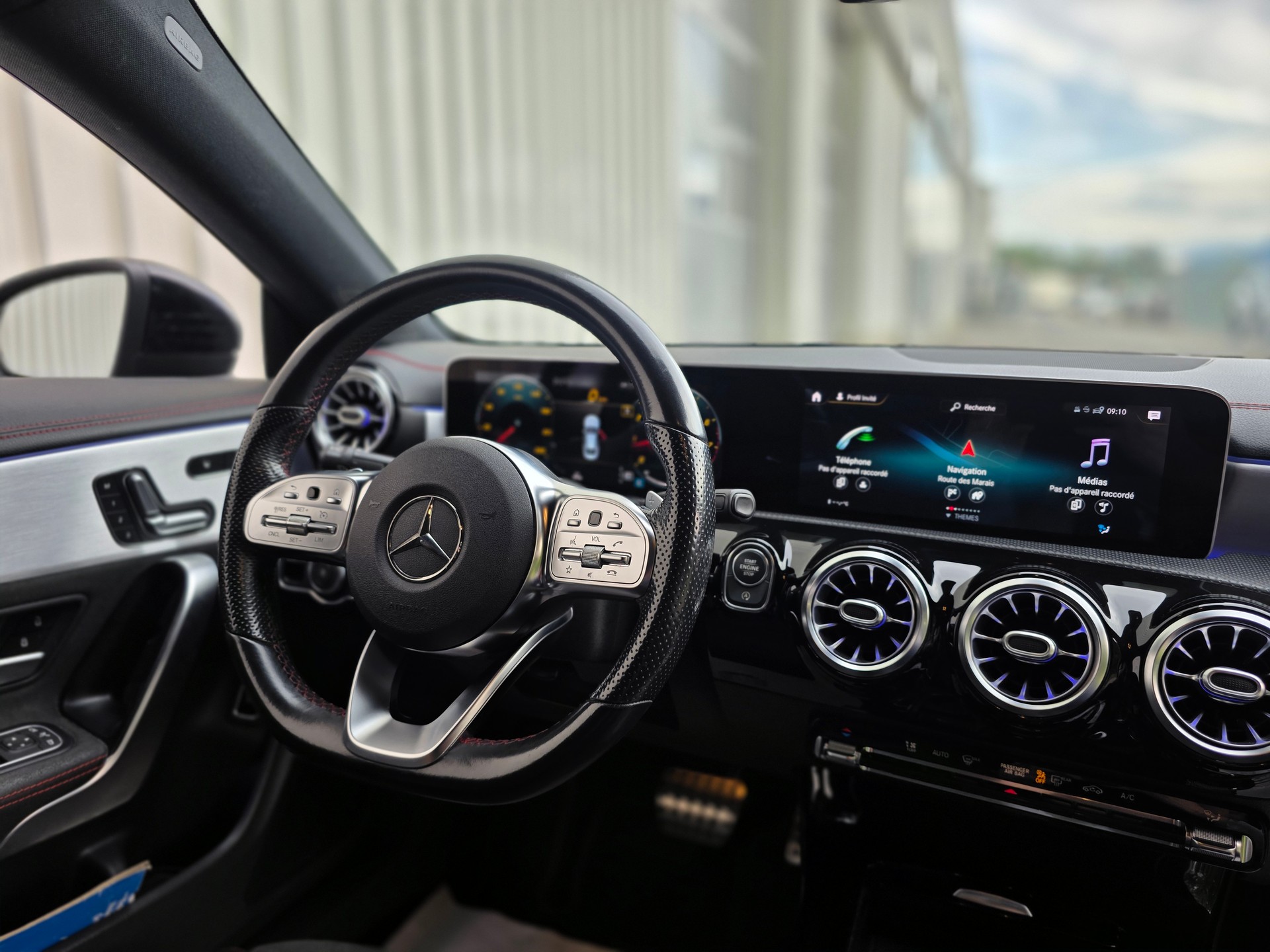 MERCEDES-BENZ CLA 200 AMG Line 7G-DCT-image-4