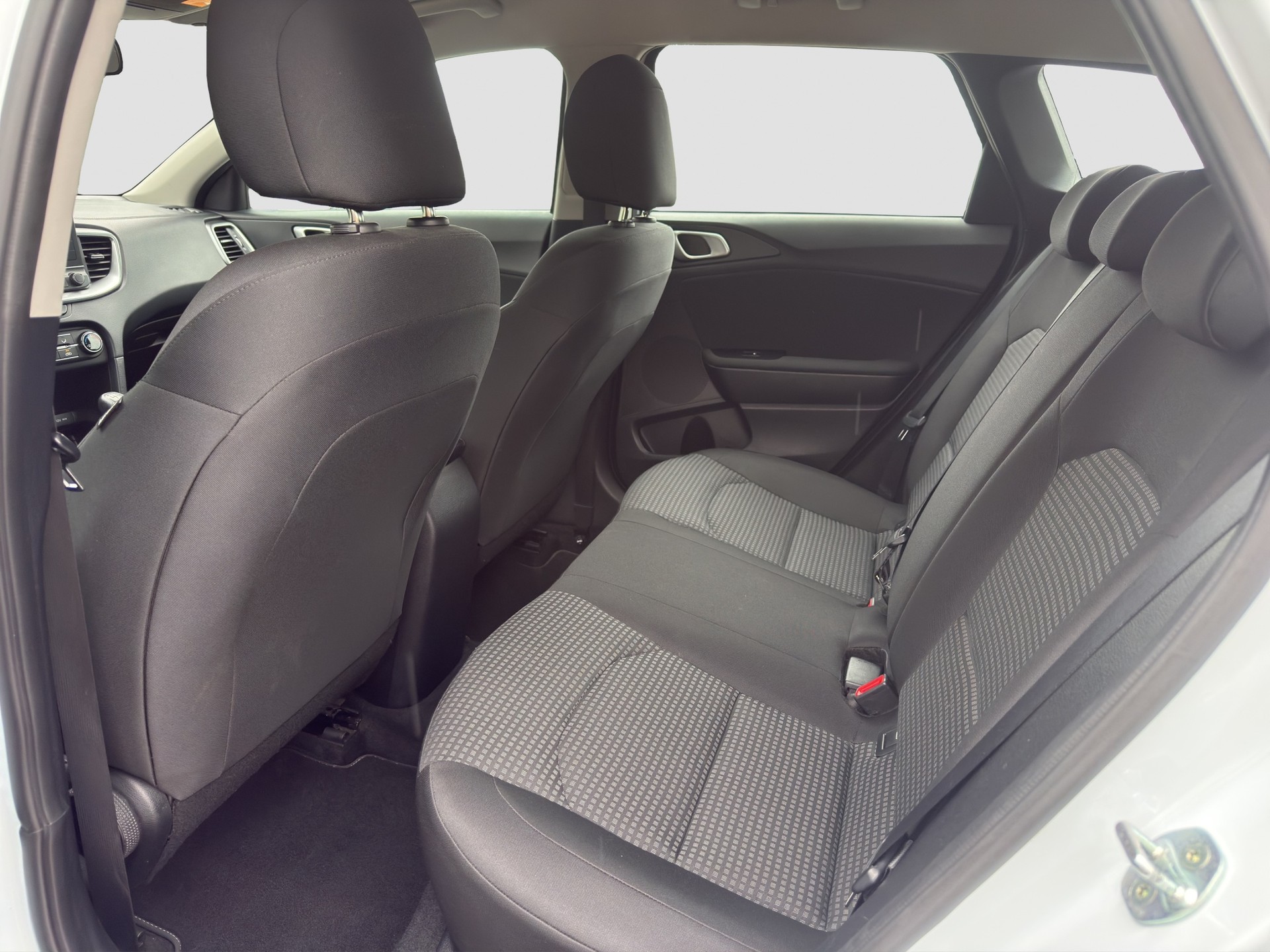 KIA Ceed Sportswagon 1.0 T-GDi MHEV Power ** Frisch ab MFK & Service ** AHK ** Werksgarantie bis 06/2029 / 150’000 km **-image-11