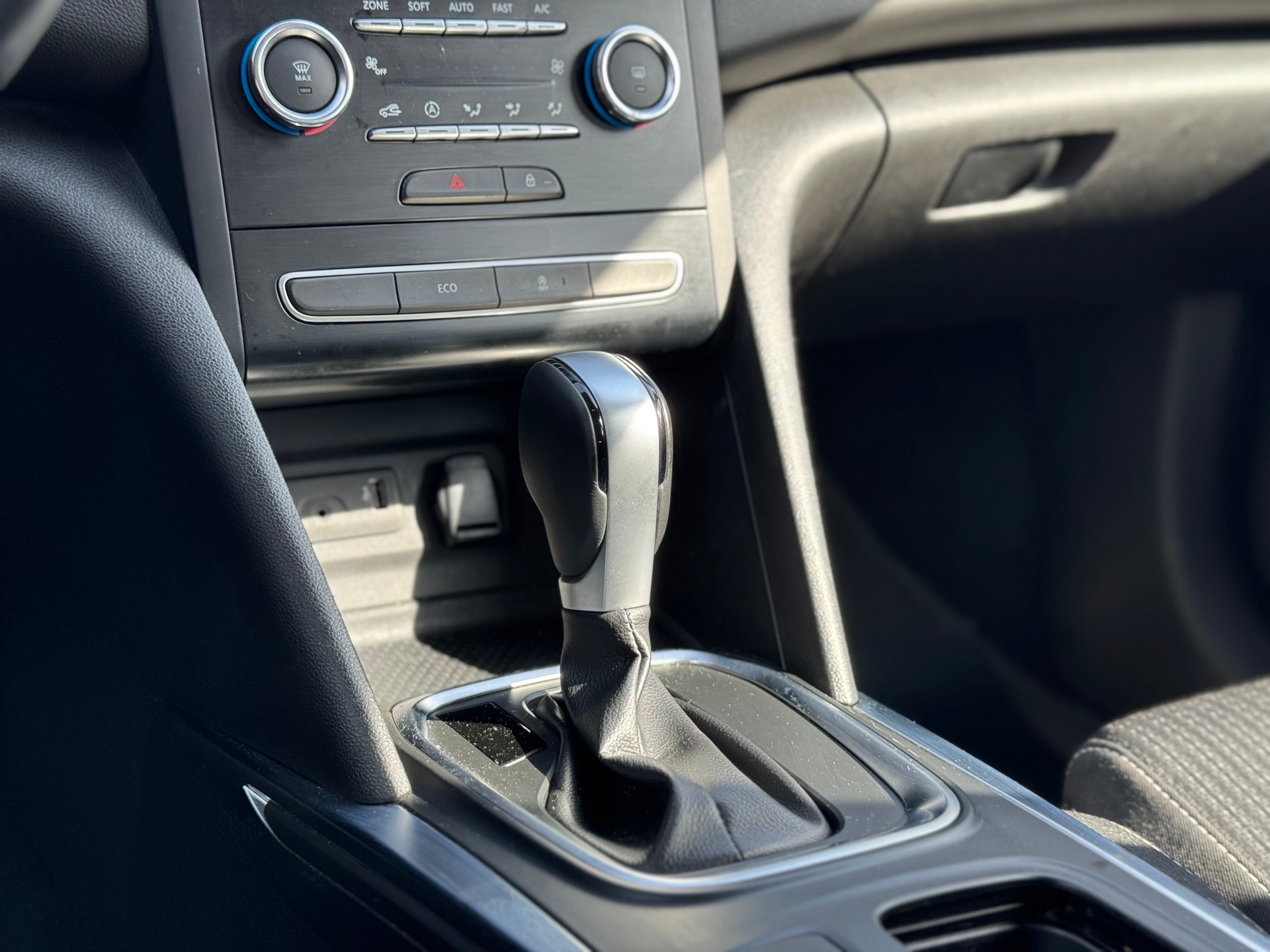 RENAULT Mégane Grandtour 1.5 dCi Business EDC-image-12