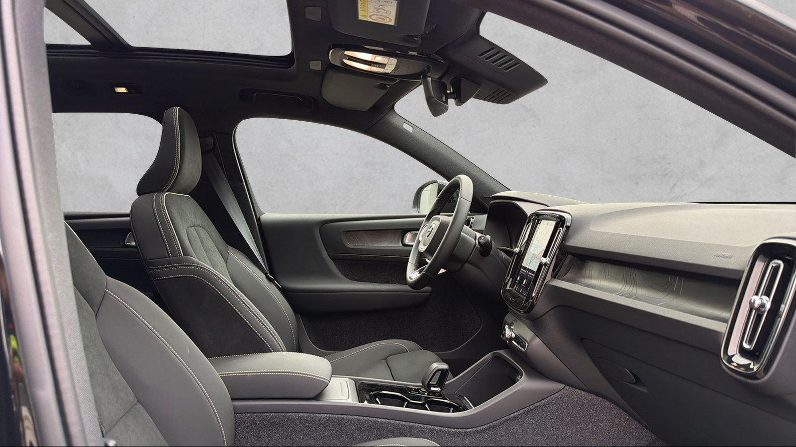 VOLVO EX40 82kWh Twin Motor Performance AWD Xcentric Black Edition-image-6
