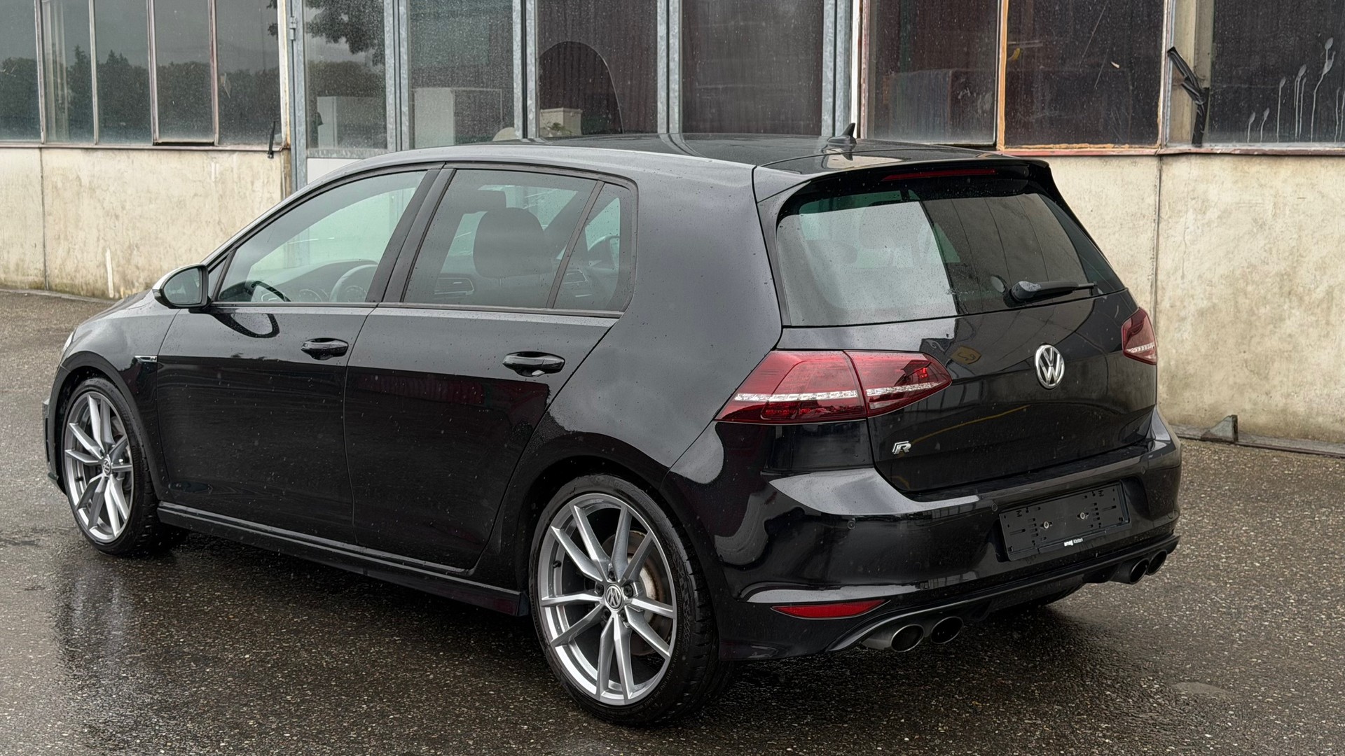VW Golf 2.0 TSI R 4Motion DSG-image-2