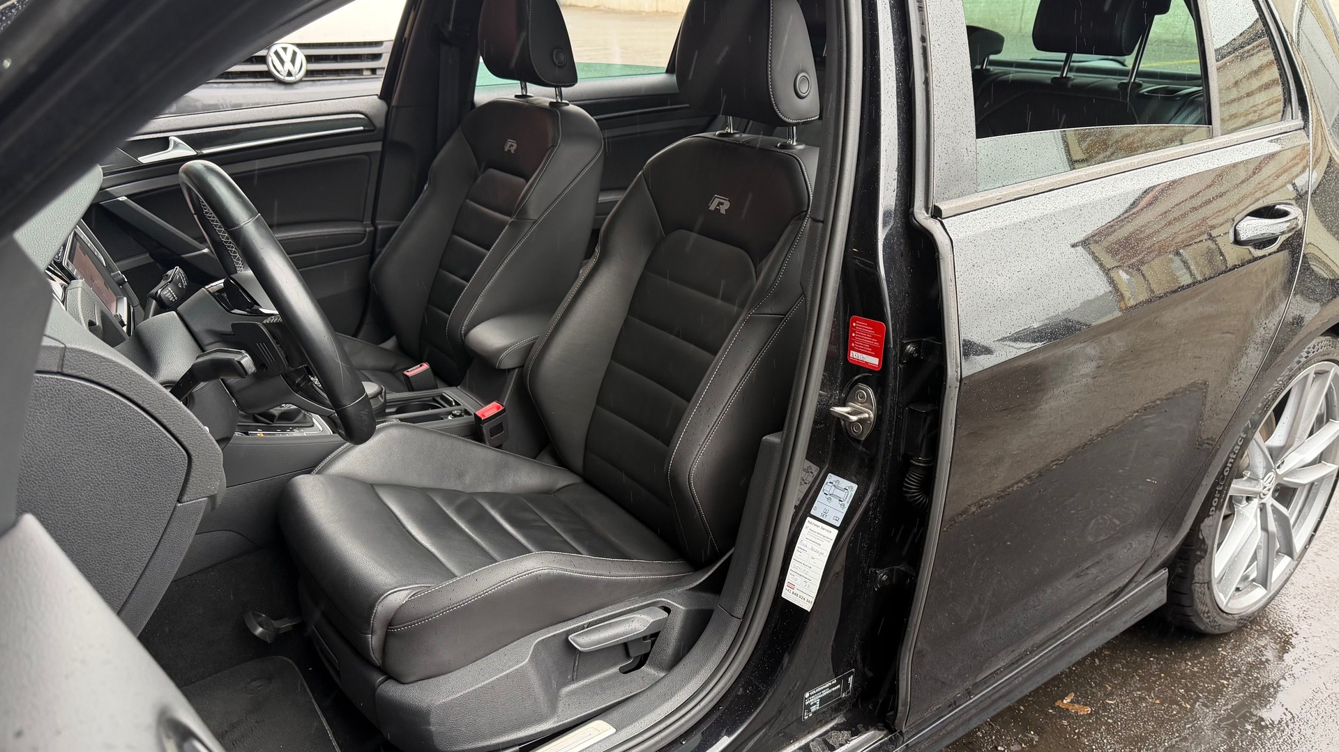 VW Golf 2.0 TSI R 4Motion DSG-image-10