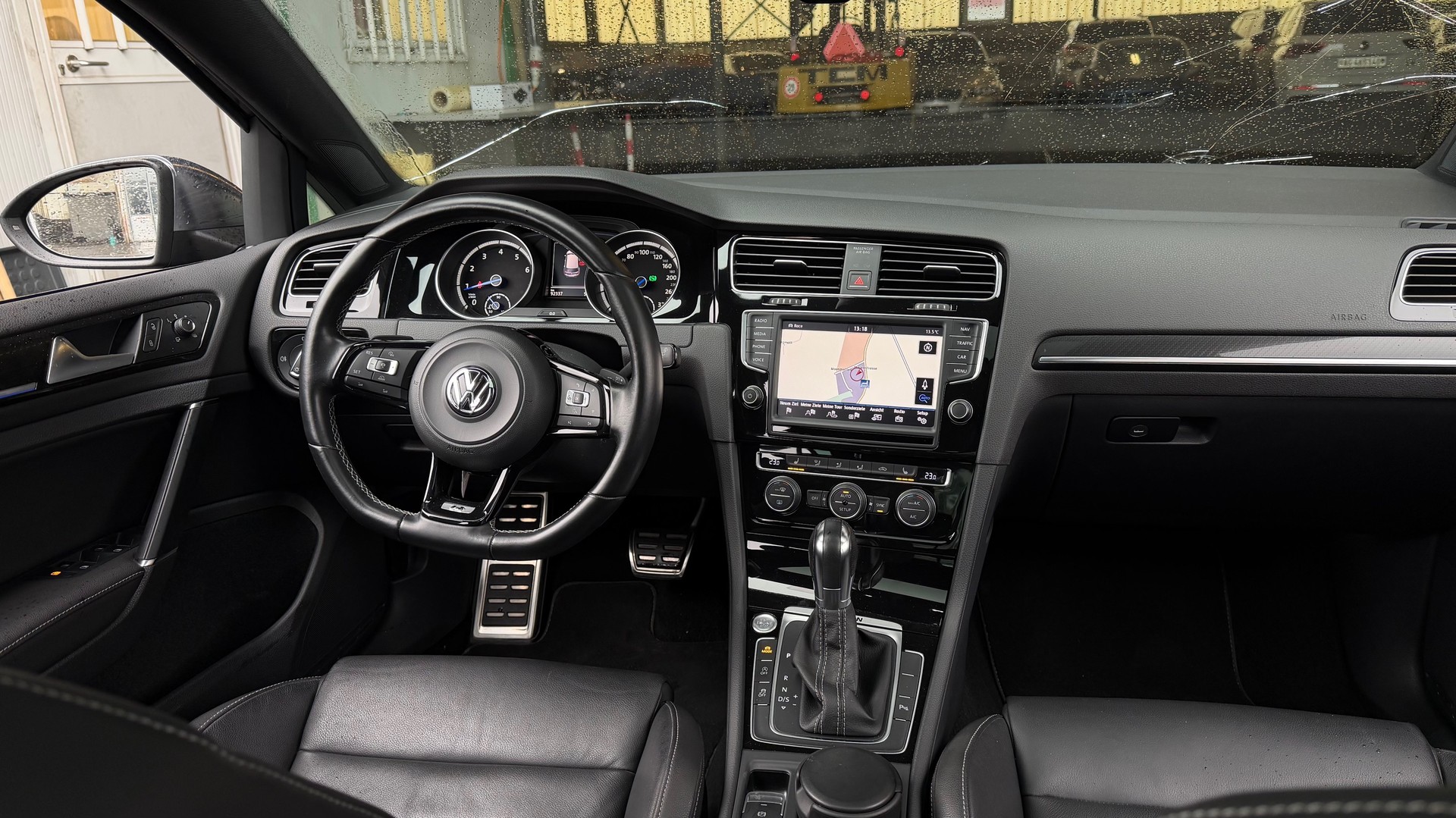 VW Golf 2.0 TSI R 4Motion DSG-image-8
