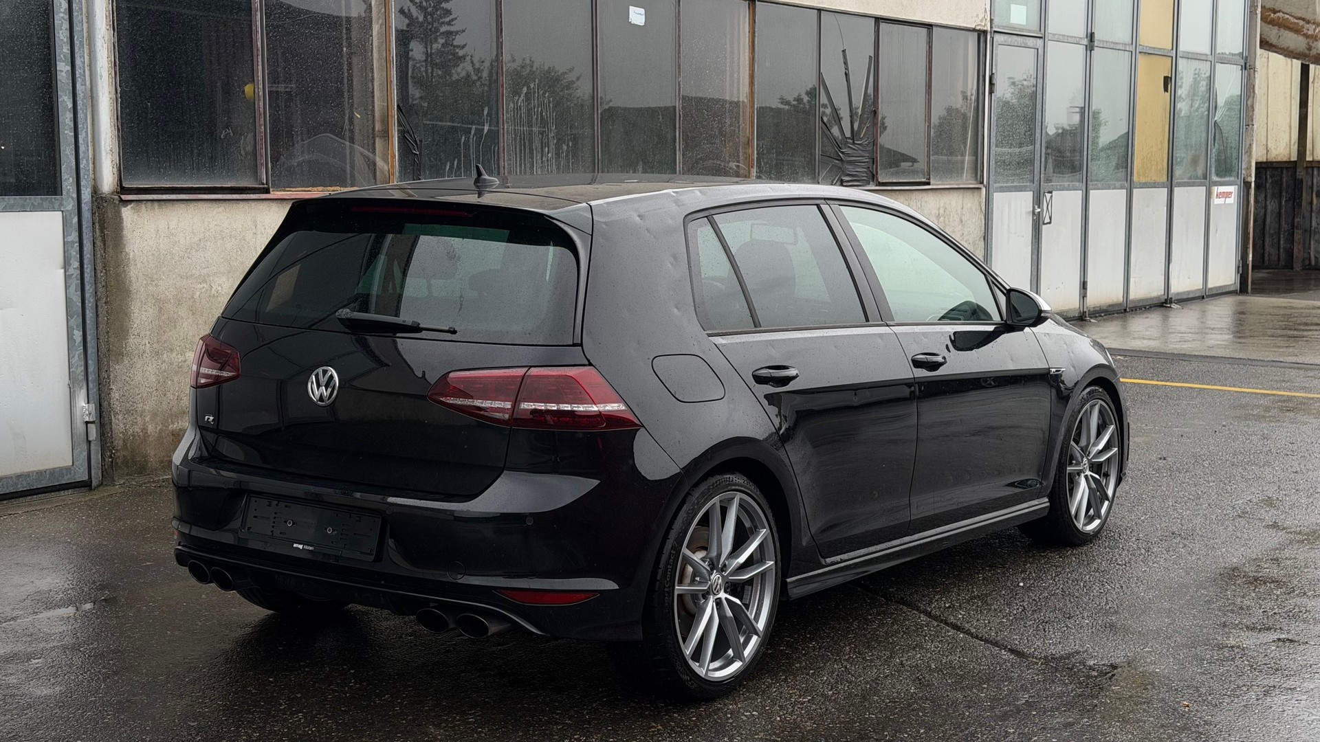 VW Golf 2.0 TSI R 4Motion DSG-image-4