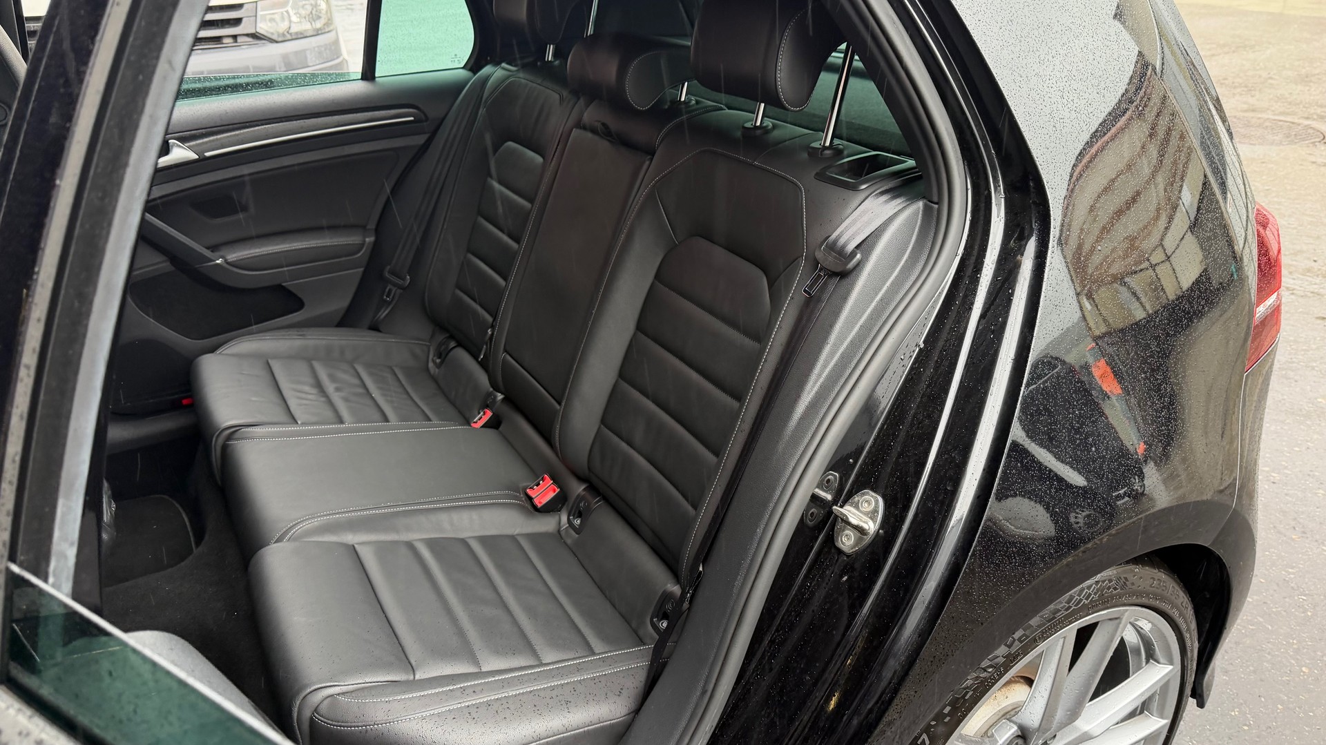VW Golf 2.0 TSI R 4Motion DSG-image-12