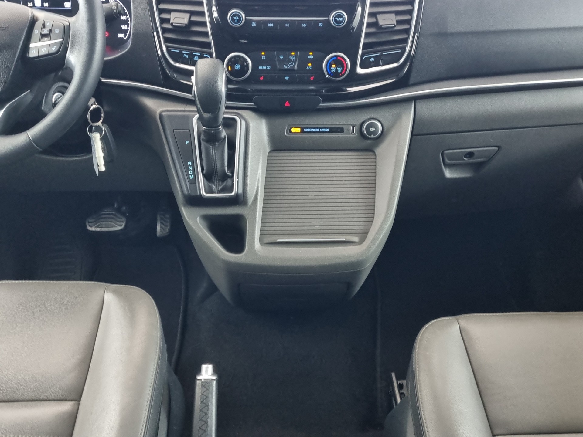 FORD Tourneo Custom 320 L2 2.0 TDCi 185 Titanium-image-9