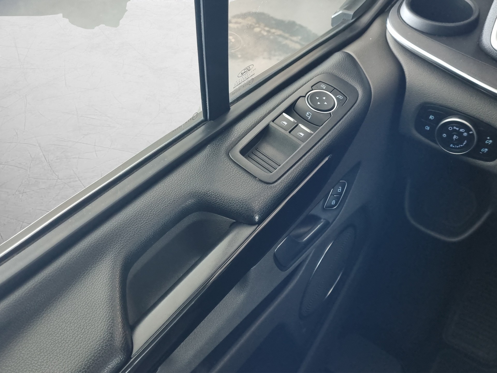 FORD Tourneo Custom 320 L2 2.0 TDCi 185 Titanium-image-11