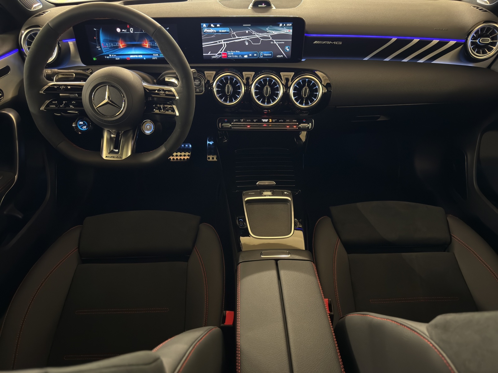 MERCEDES-BENZ A AMG 35 4M Berline Compacte-image-5