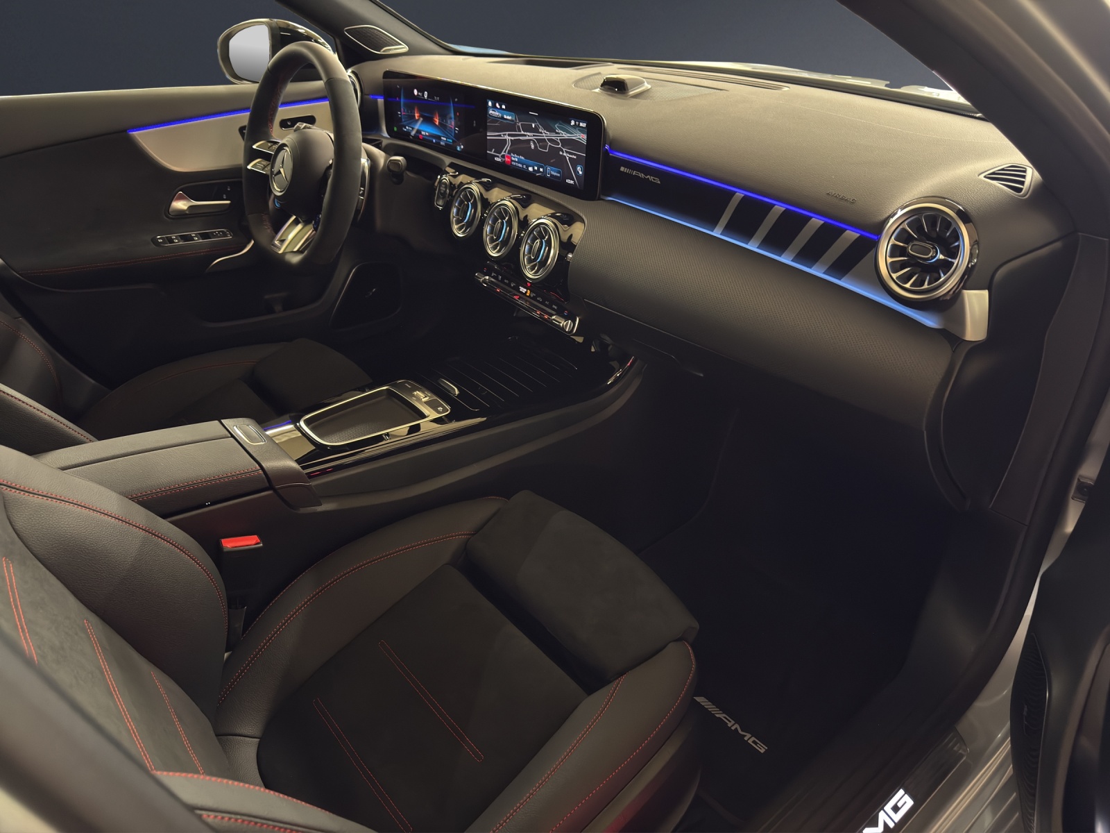 MERCEDES-BENZ A AMG 35 4M Berline Compacte-image-13