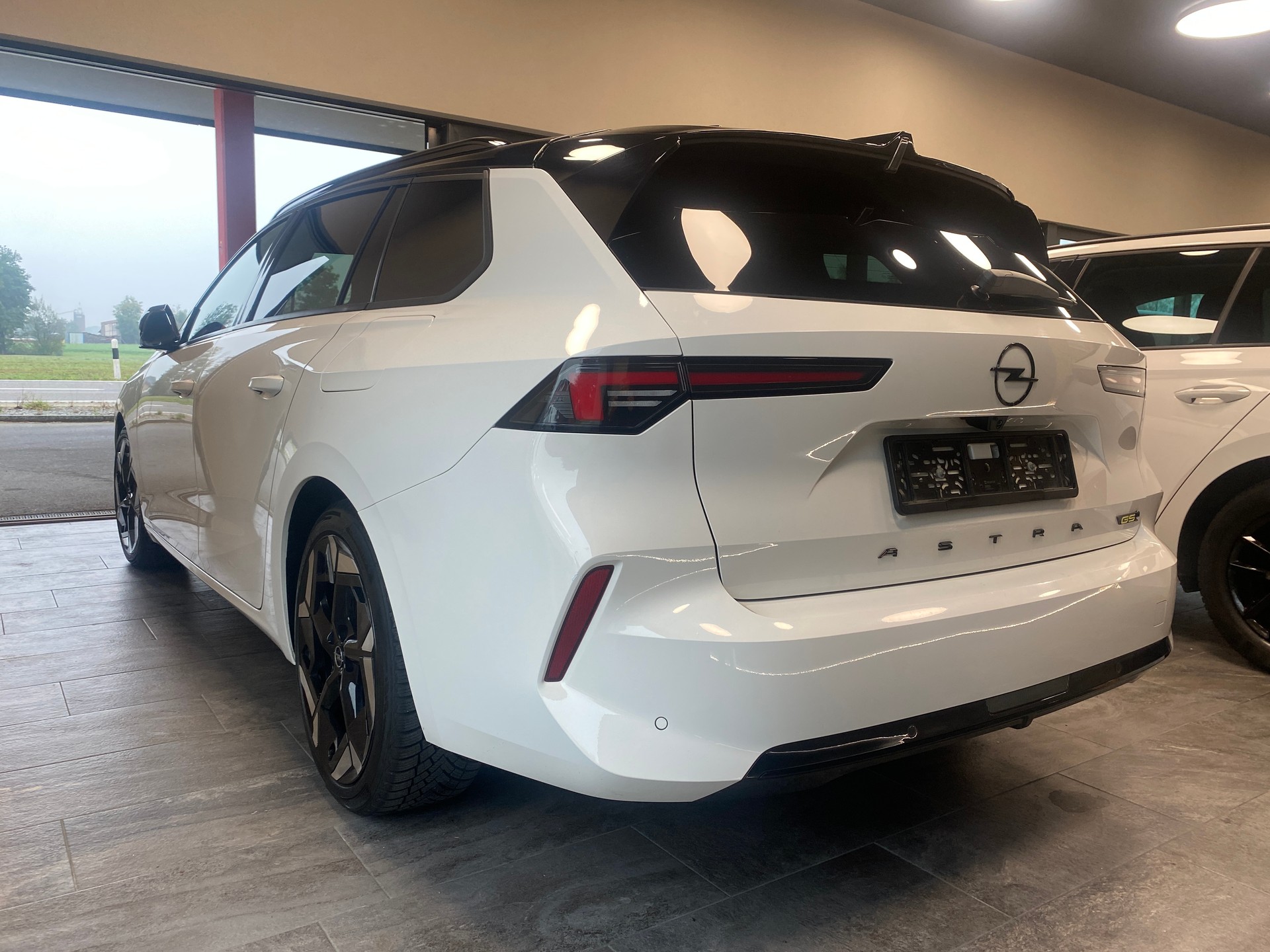 OPEL Astra Sports Tourer 1.6 PHEV Turbo GSe-image-1